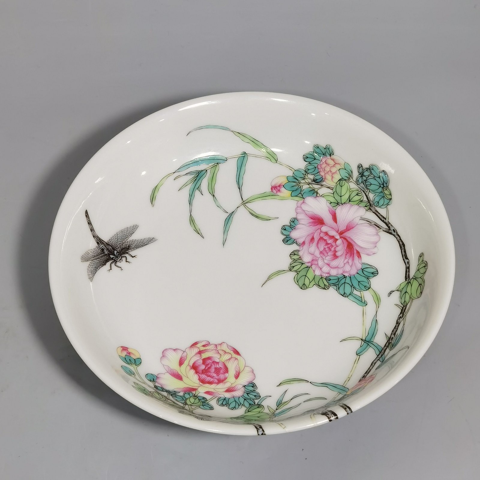 Qing Dynasty Yongzheng pair of pastel hibiscus flower and dragonfly plates