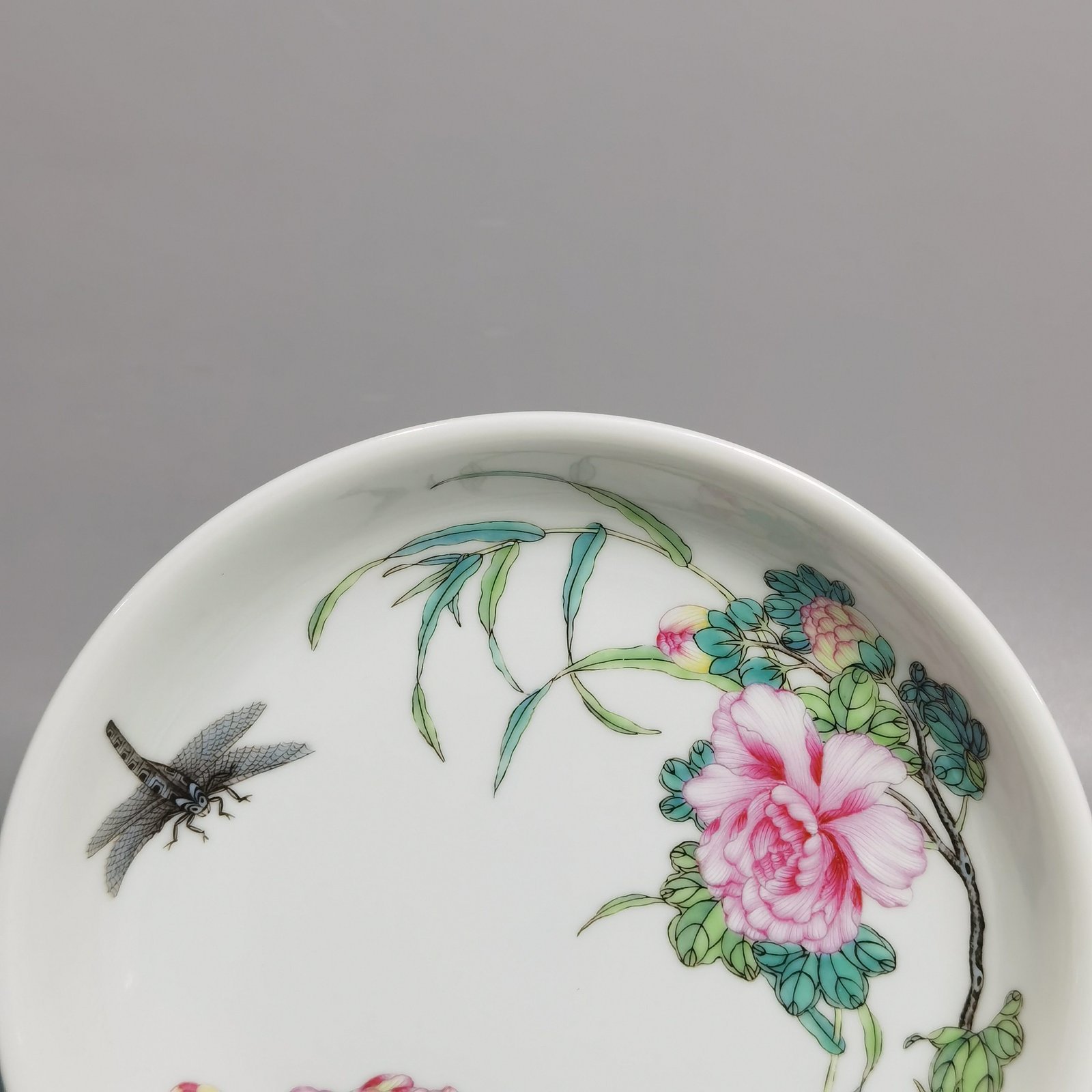 Qing Dynasty Yongzheng pair of pastel hibiscus flower and dragonfly plates
