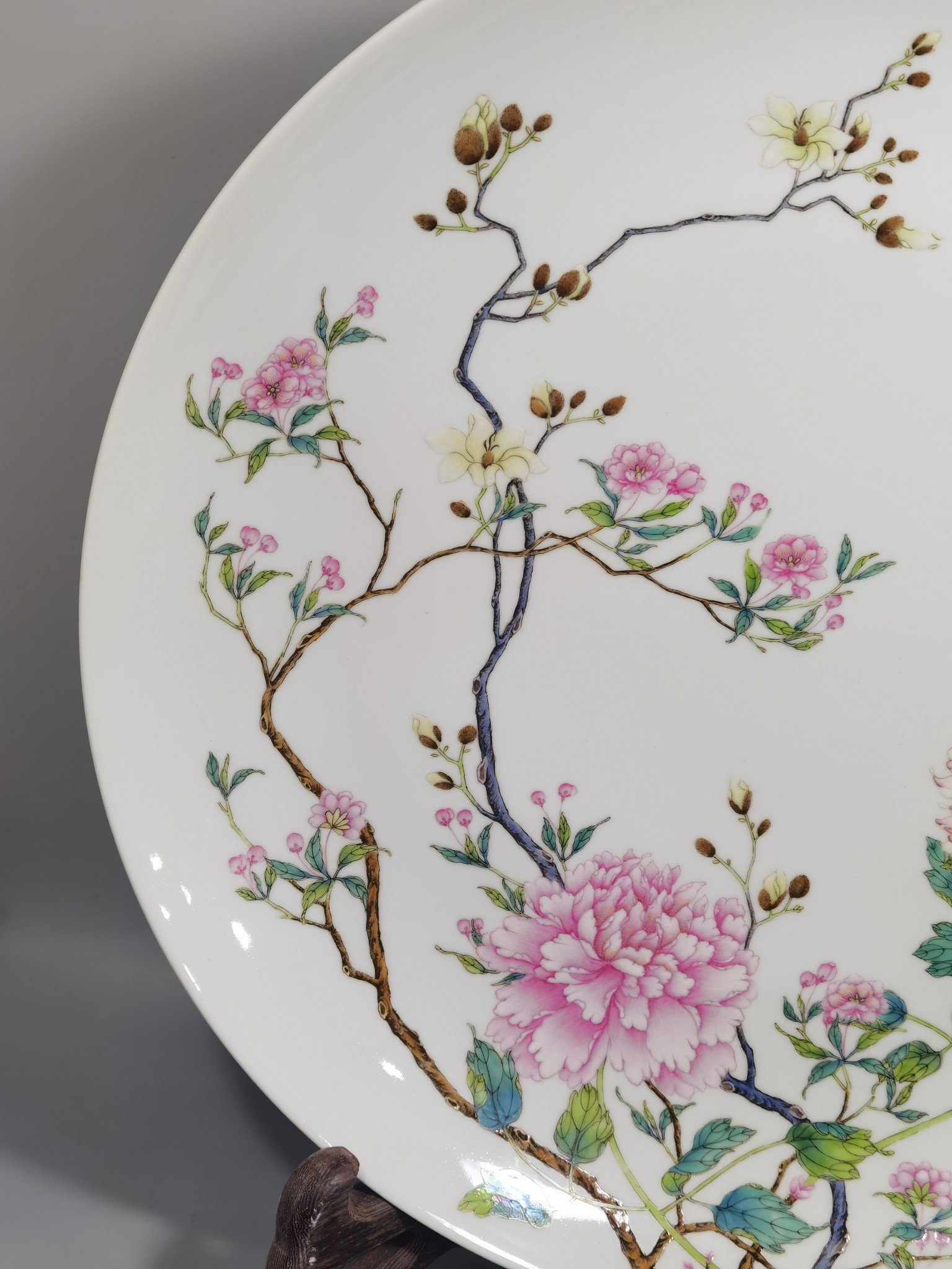 Qing Dynasty Yongzheng pastel pink butterfly and peony flowers large plate