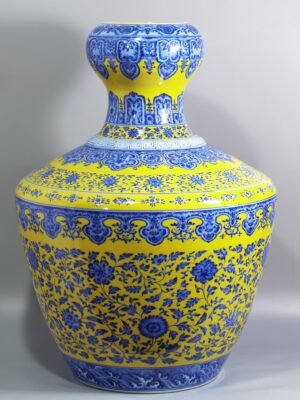 Qing Dynasty Yongzheng blue and white with yellow glaze and lotus pattern mouth-washing statue