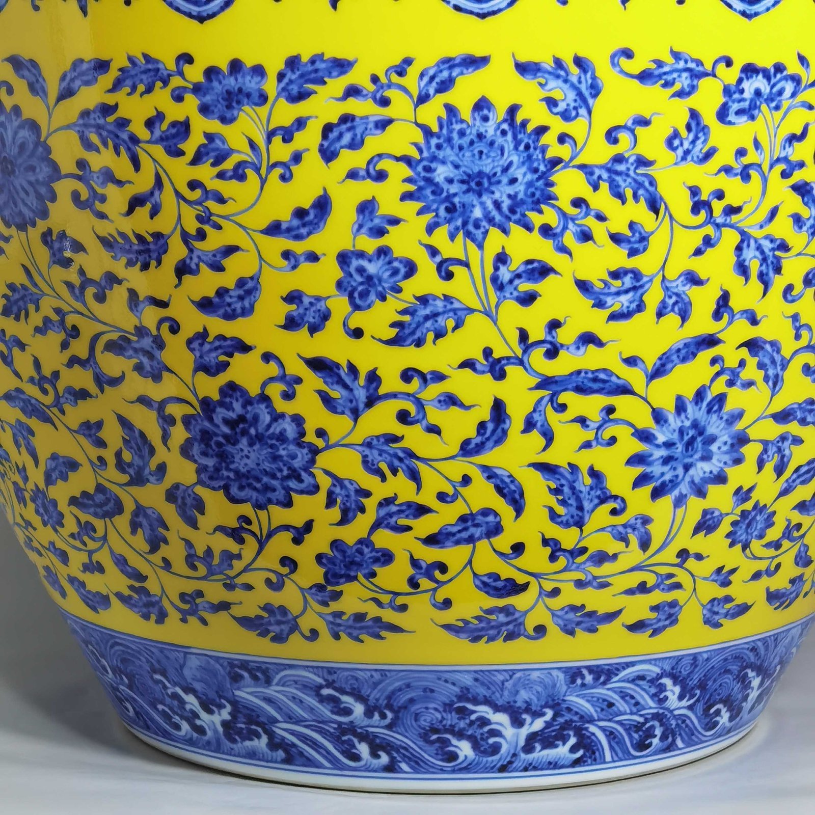 Qing Dynasty Yongzheng blue and white with yellow glaze and lotus pattern mouth-washing statue