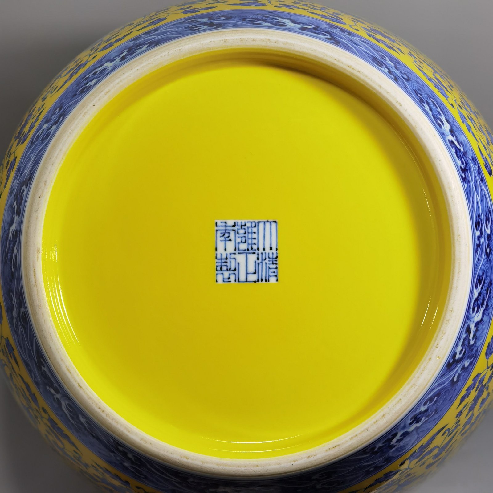 Qing Dynasty Yongzheng blue and white with yellow glaze and lotus pattern mouth-washing statue