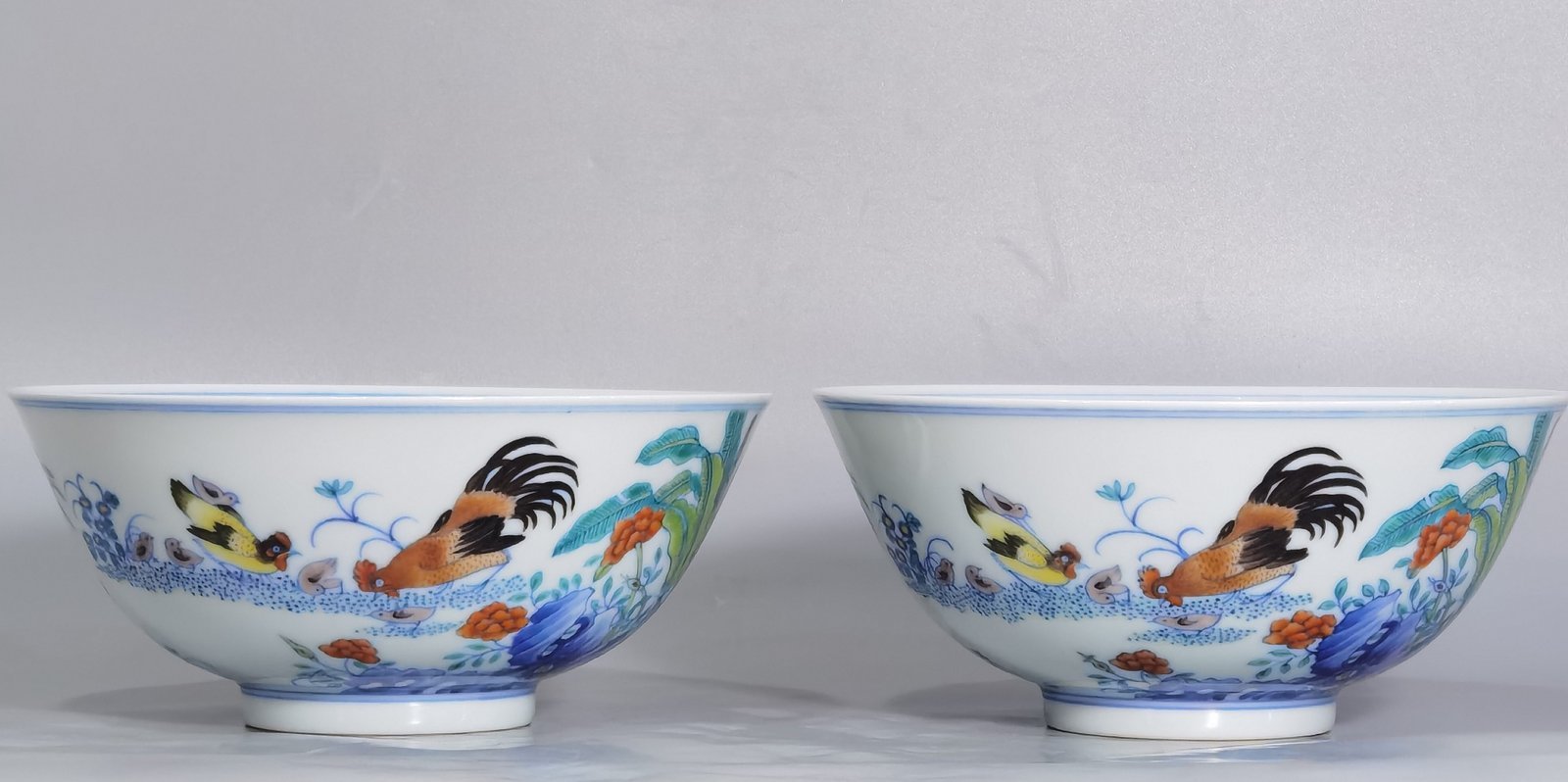 Qing Dynasty Yongzheng blue and white Doucai chicken picture bowl