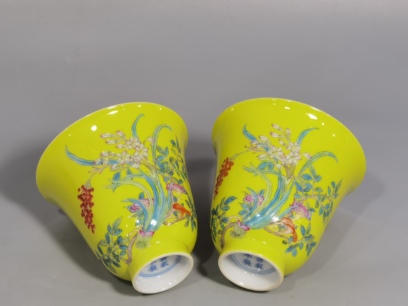 Qing Dynasty Yongzheng yellow ground pastel narcissus bell cup