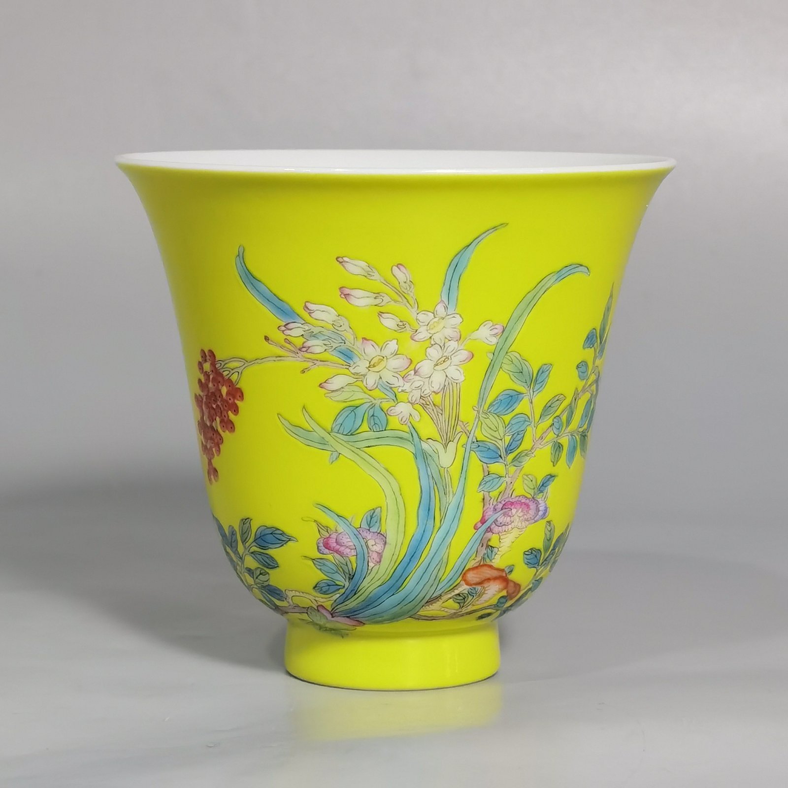 Qing Dynasty Yongzheng yellow ground pastel narcissus bell cup