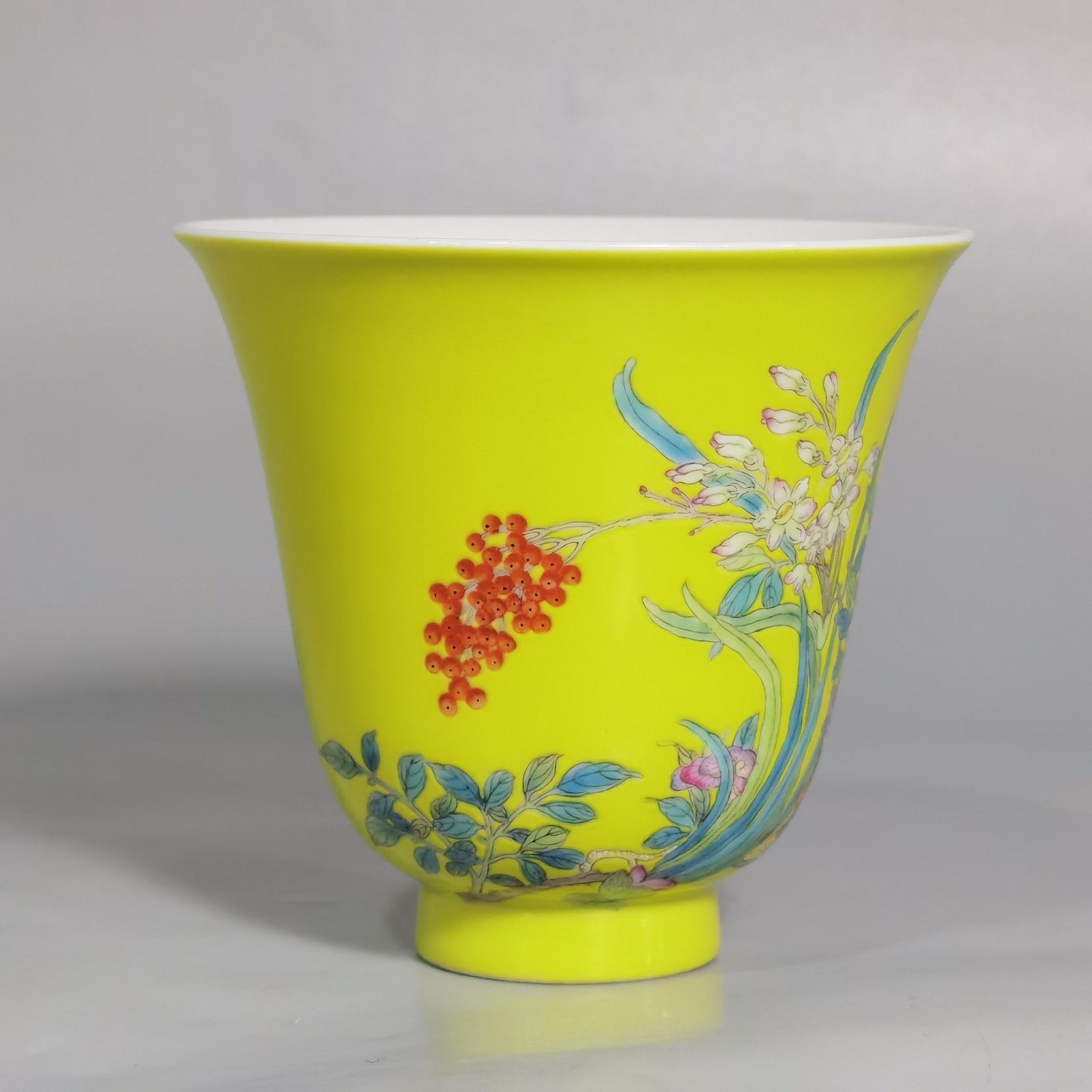 Qing Dynasty Yongzheng yellow ground pastel narcissus bell cup