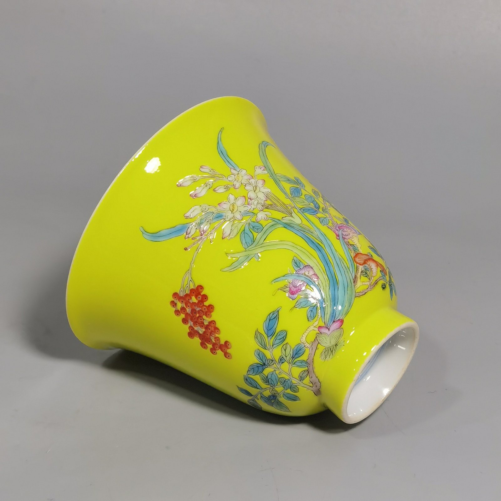 Qing Dynasty Yongzheng yellow ground pastel narcissus bell cup