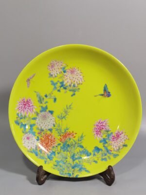 Qing Dynasty Yongzheng yellow ground pastel decoration with chrysanthemums