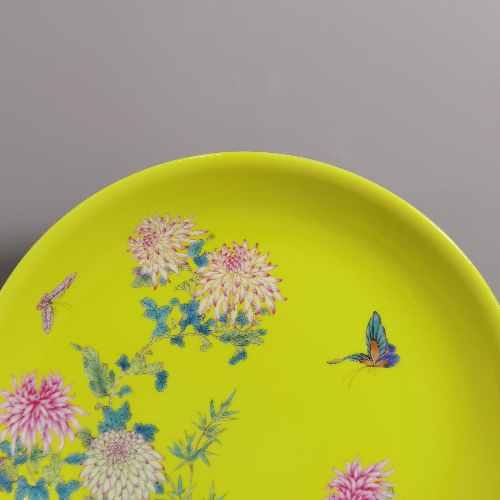 Qing Dynasty Yongzheng yellow ground pastel decoration with chrysanthemums