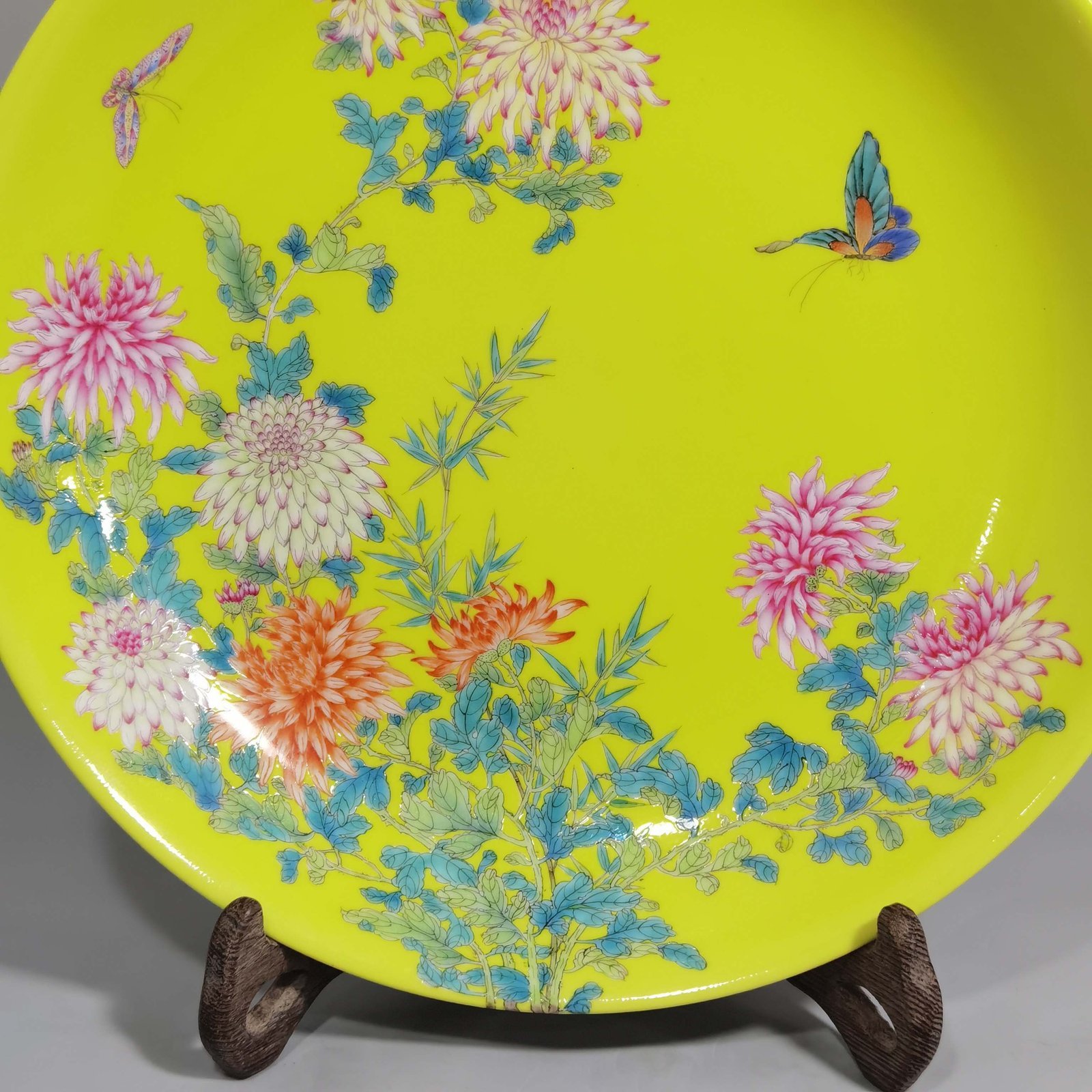 Qing Dynasty Yongzheng yellow ground pastel decoration with chrysanthemums