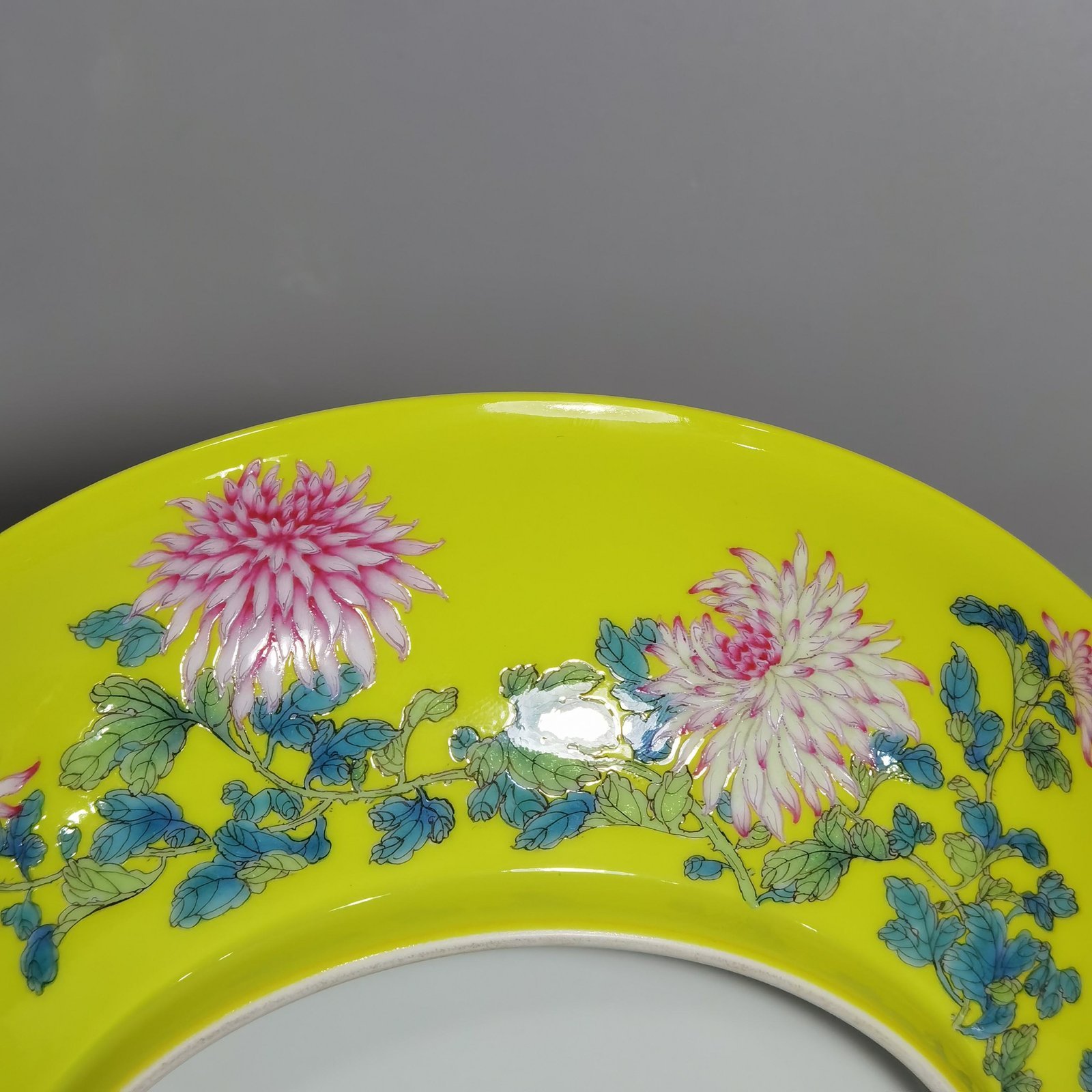 Qing Dynasty Yongzheng yellow ground pastel decoration with chrysanthemums