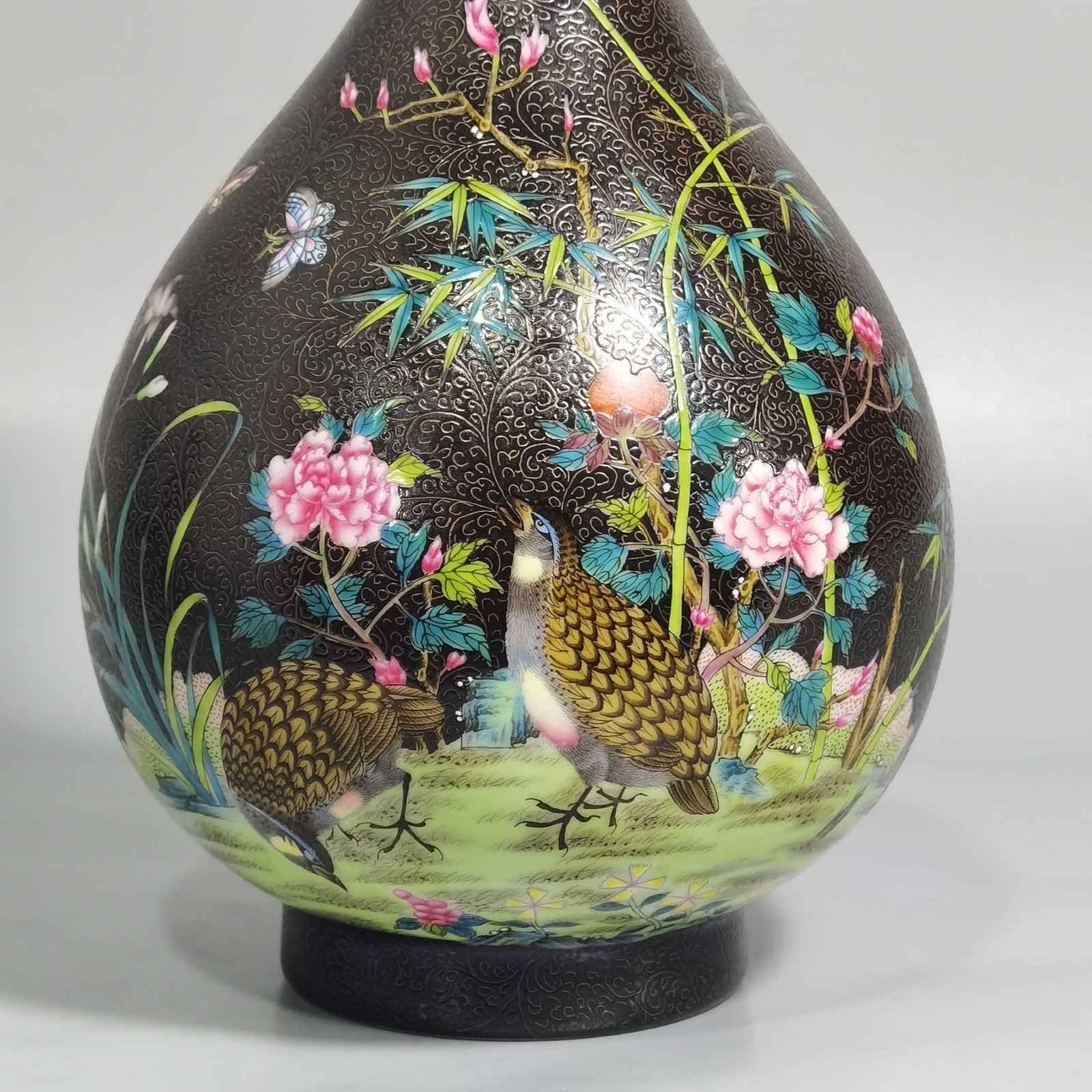 Qing Dynasty Yongzheng black ground with flowers and pastels bamboo for peace garlic vase