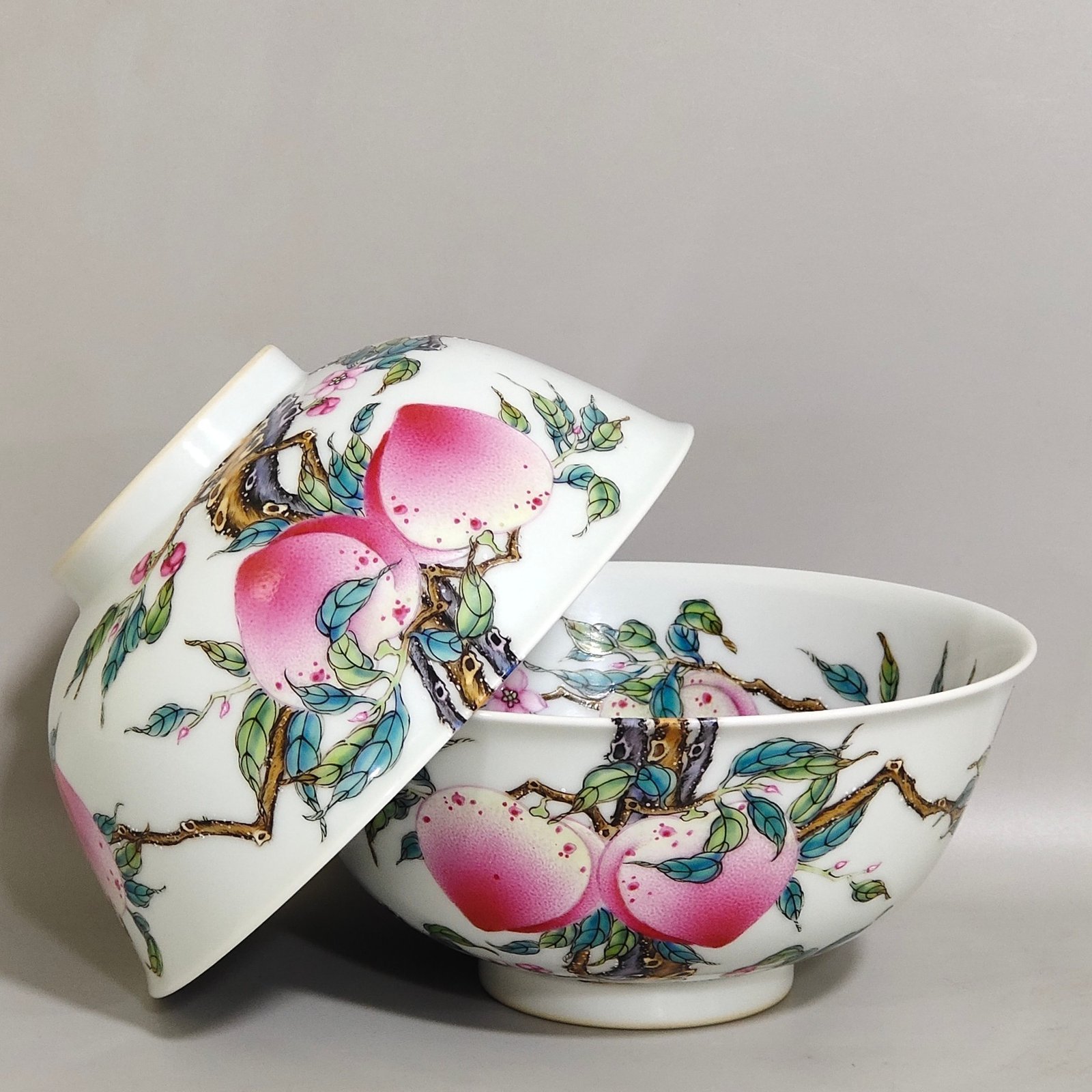 Qing Dynasty Yongzheng Five Blessings and Eight Peach Bowl