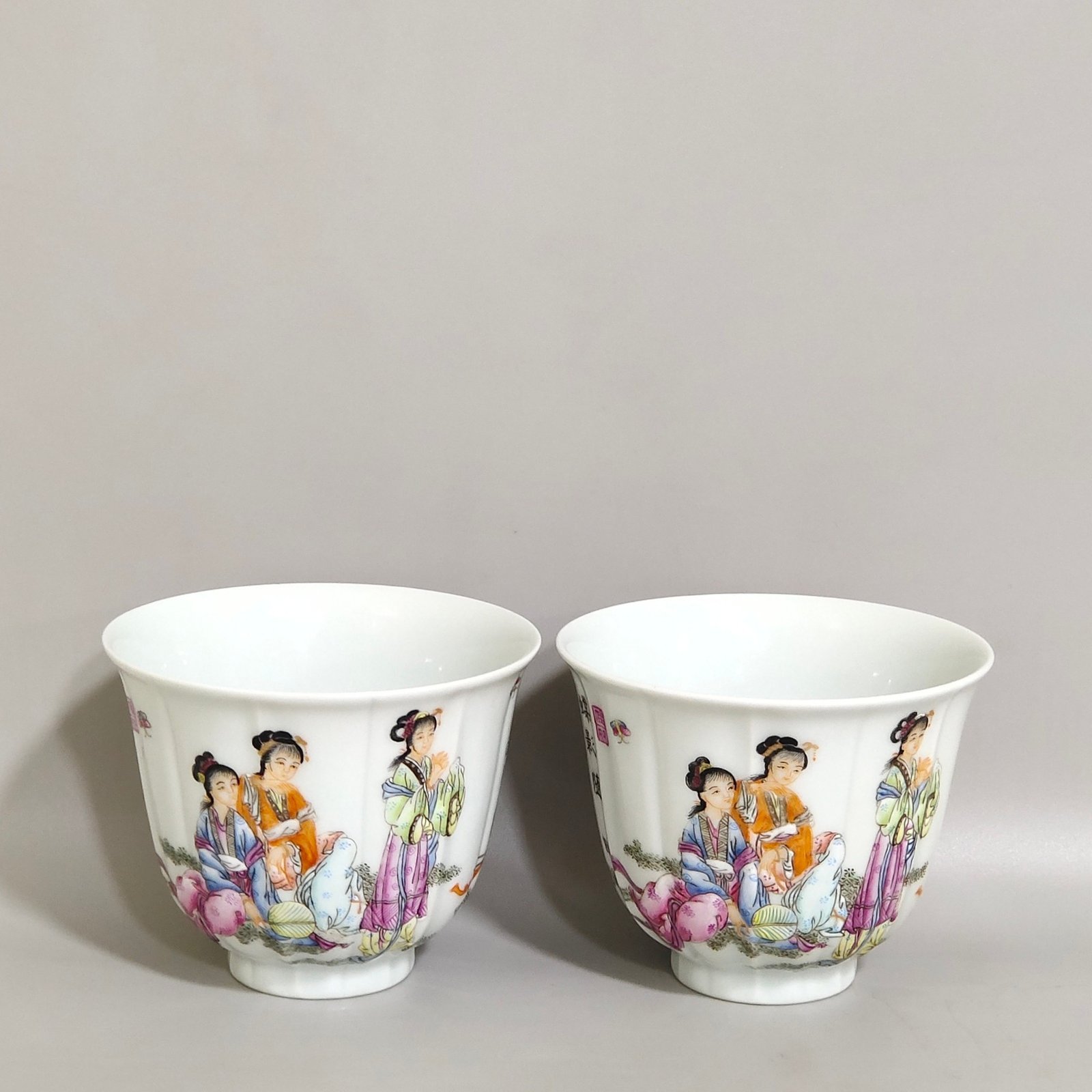 Qing Dynasty Yongzheng figures and ladies pictures and poems on the melon cup