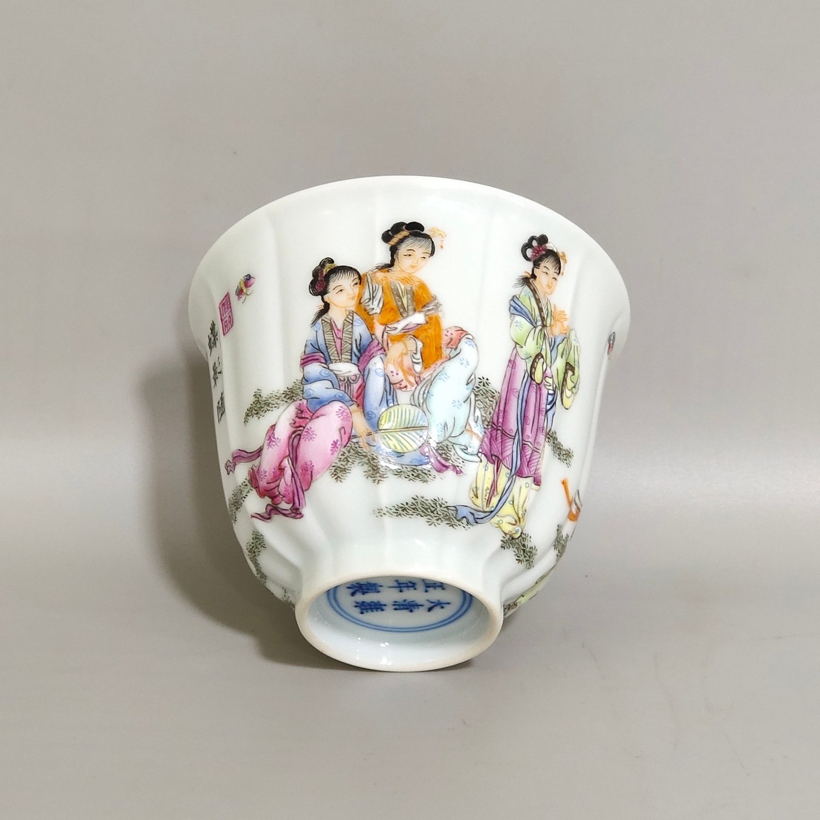 Qing Dynasty Yongzheng figures and ladies pictures and poems on the melon cup