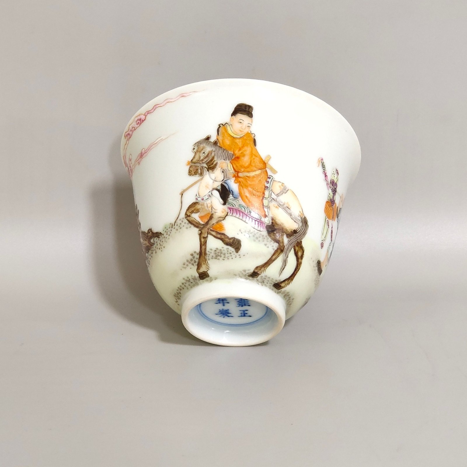 Qing Dynasty Yongzheng character story cup