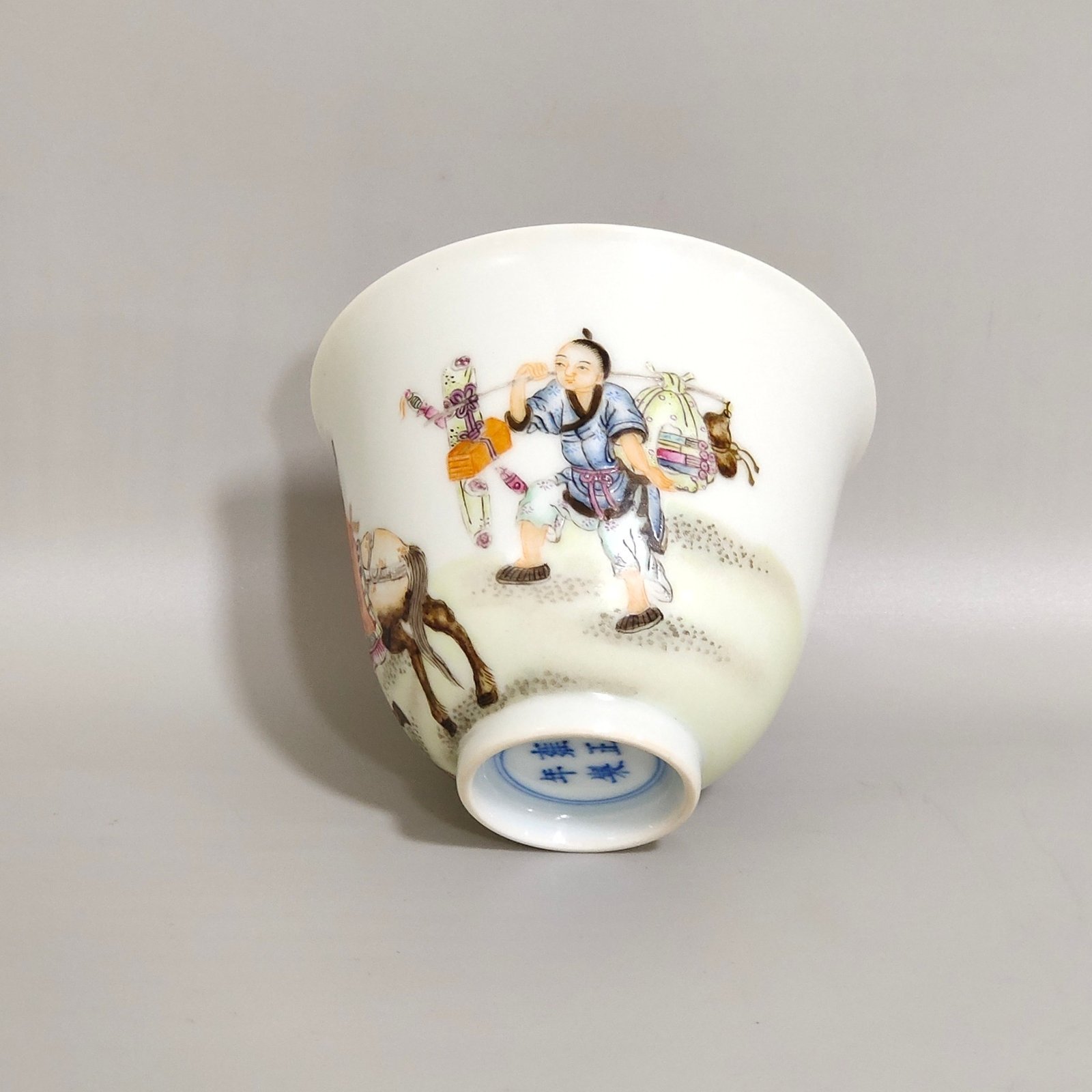 Qing Dynasty Yongzheng character story cup