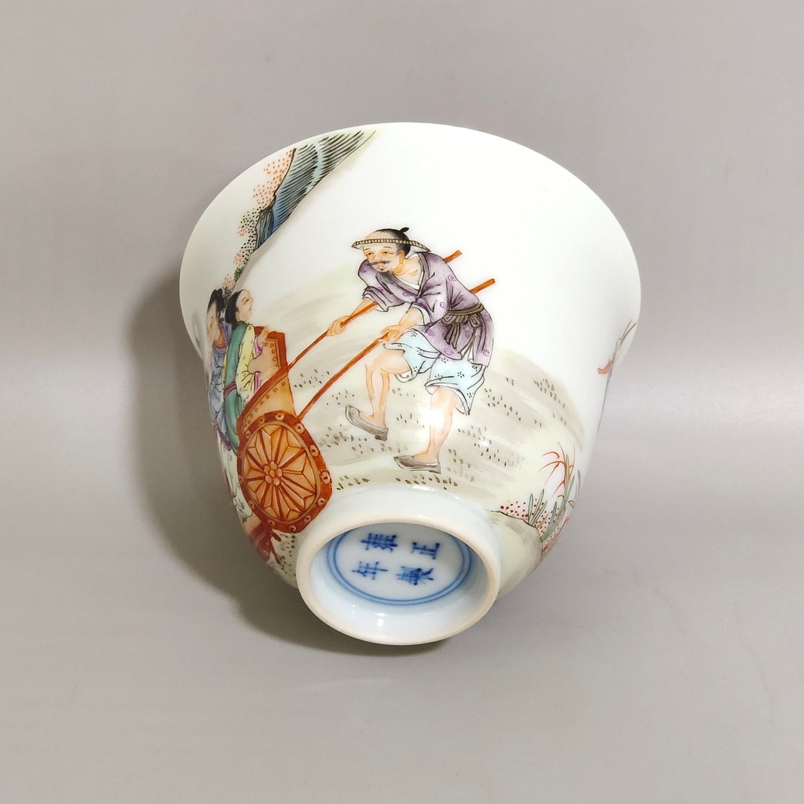 Qing Dynasty Yongzheng character story cup