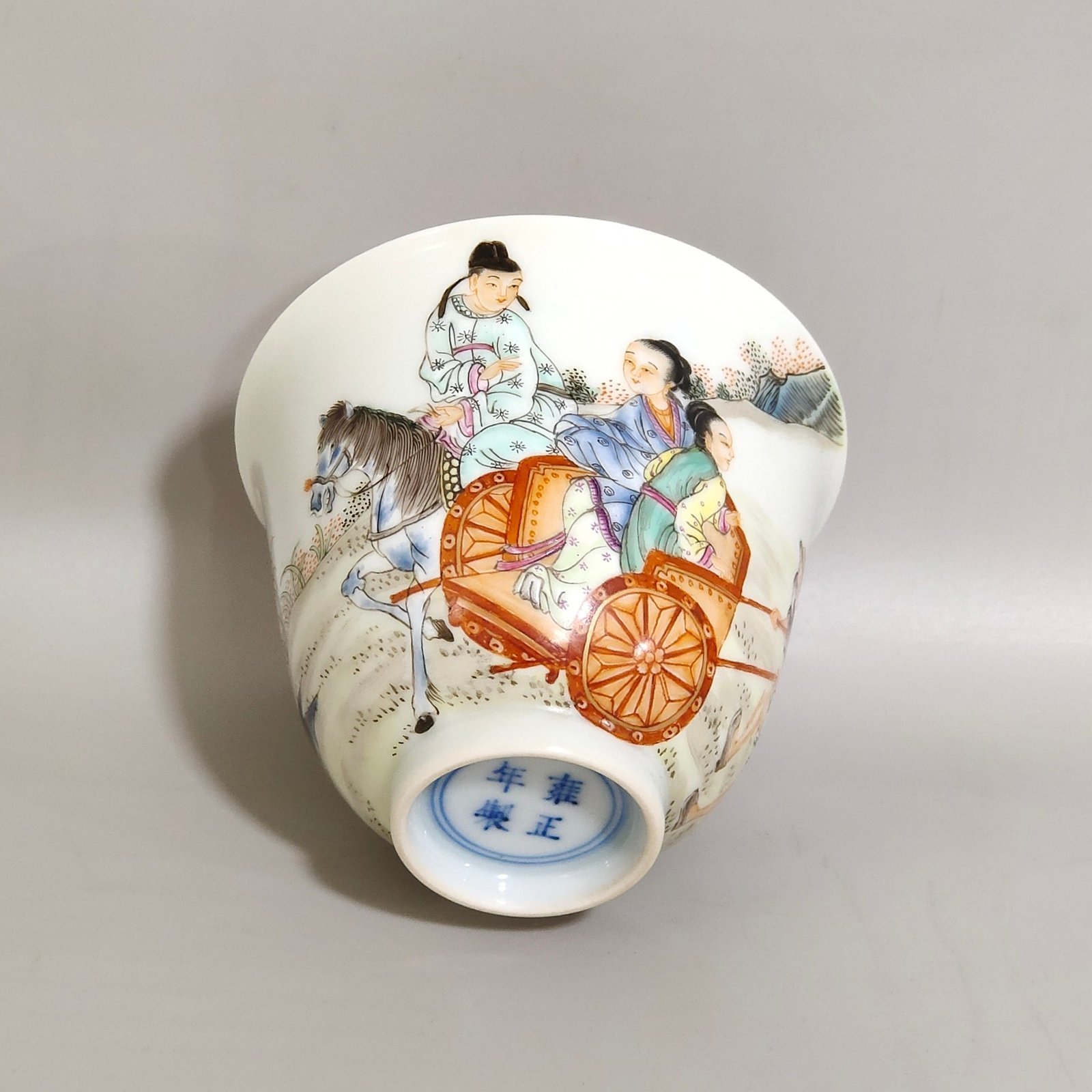Qing Dynasty Yongzheng character story cup