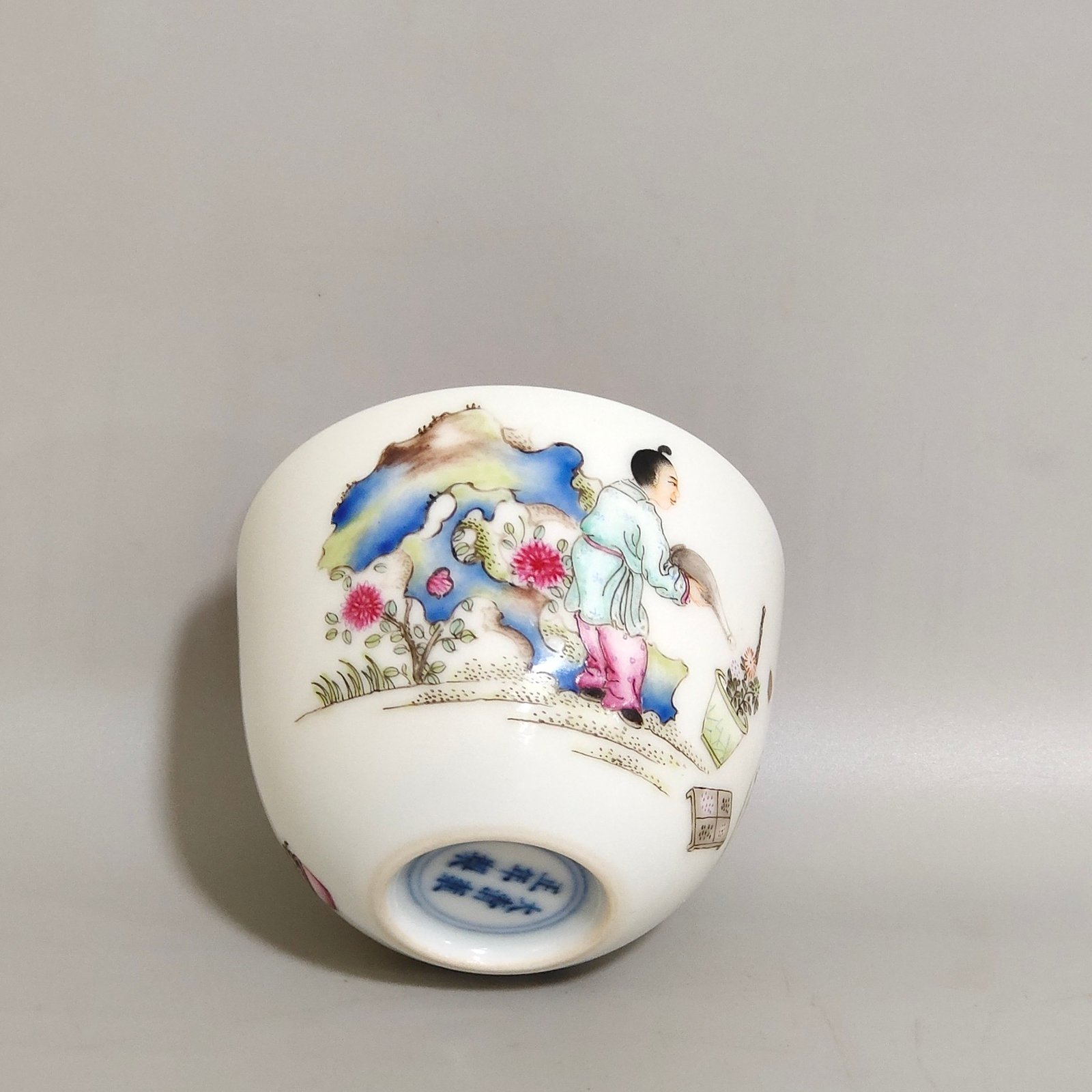 Qing Dynasty Yongzheng figure Gao Shitu cup