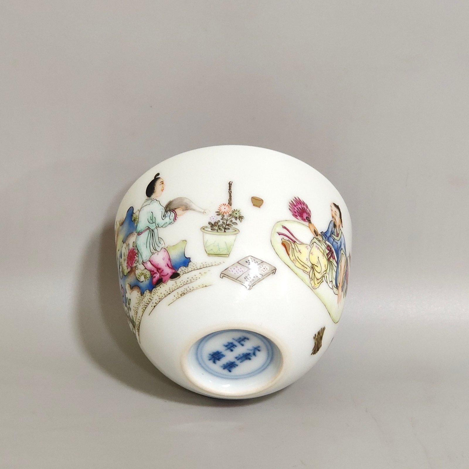 Qing Dynasty Yongzheng figure Gao Shitu cup