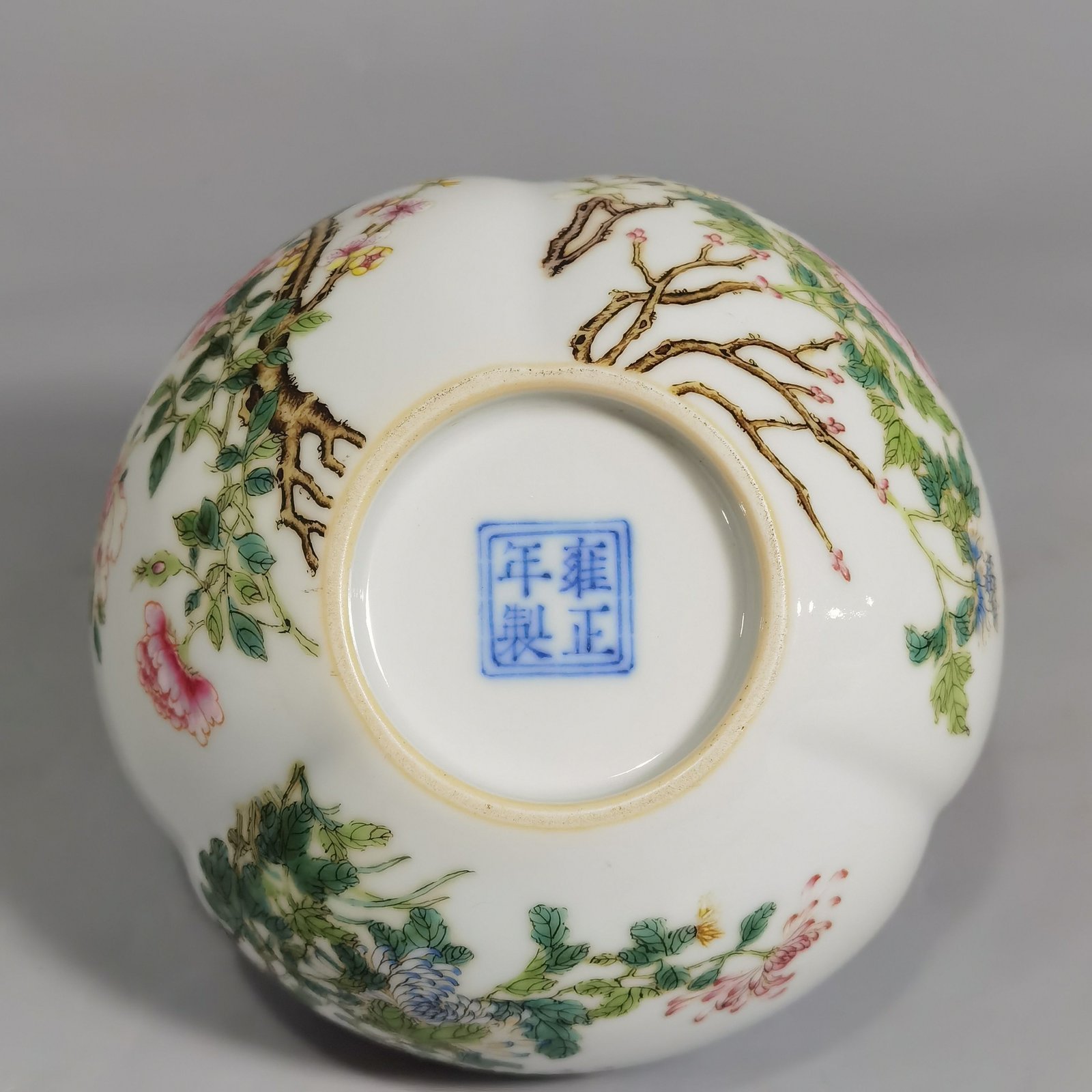 Qing Dynasty Yongzheng pastel flower and pomegranate statue