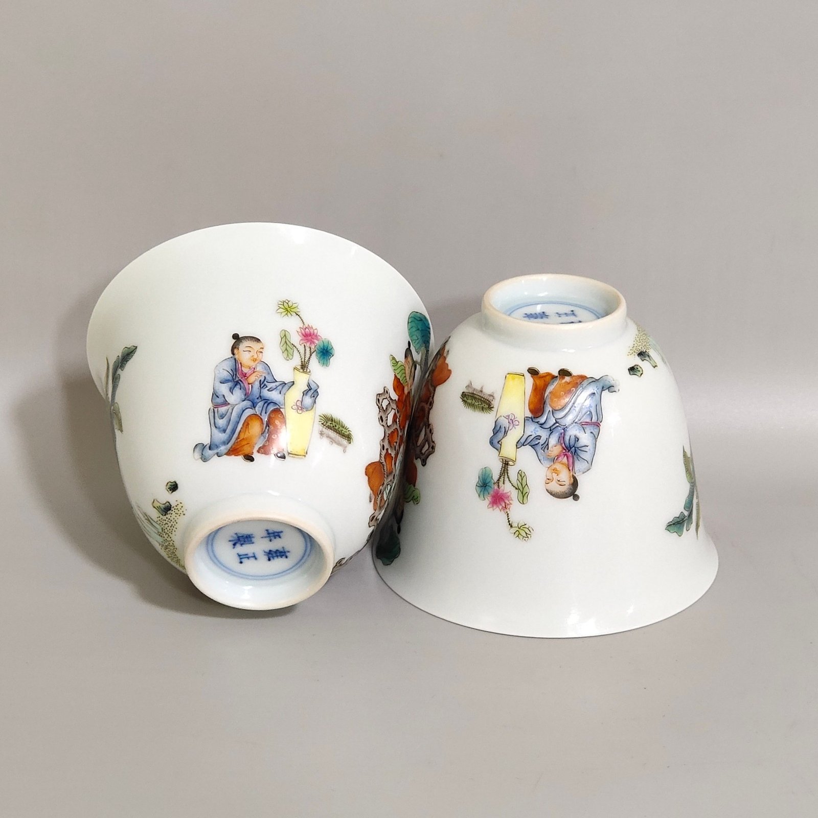 Qing Dynasty Yongzheng character story cup with lotus pattern