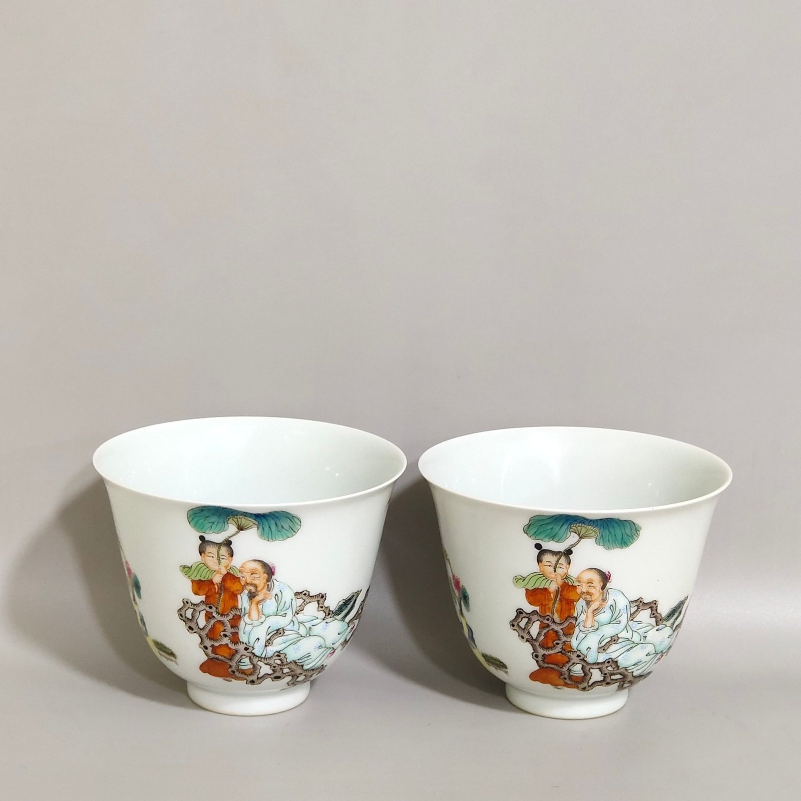 Qing Dynasty Yongzheng character story cup with lotus pattern