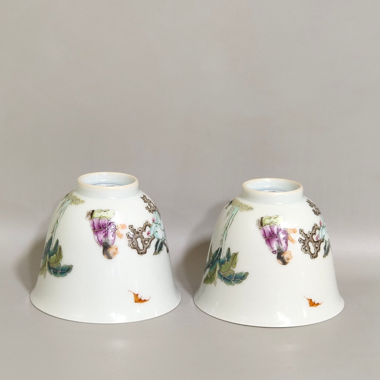 Qing Dynasty Yongzheng character story cup with lotus pattern