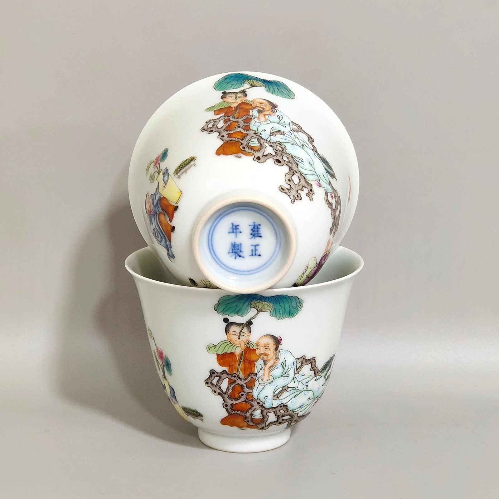 Qing Dynasty Yongzheng character story cup with lotus pattern