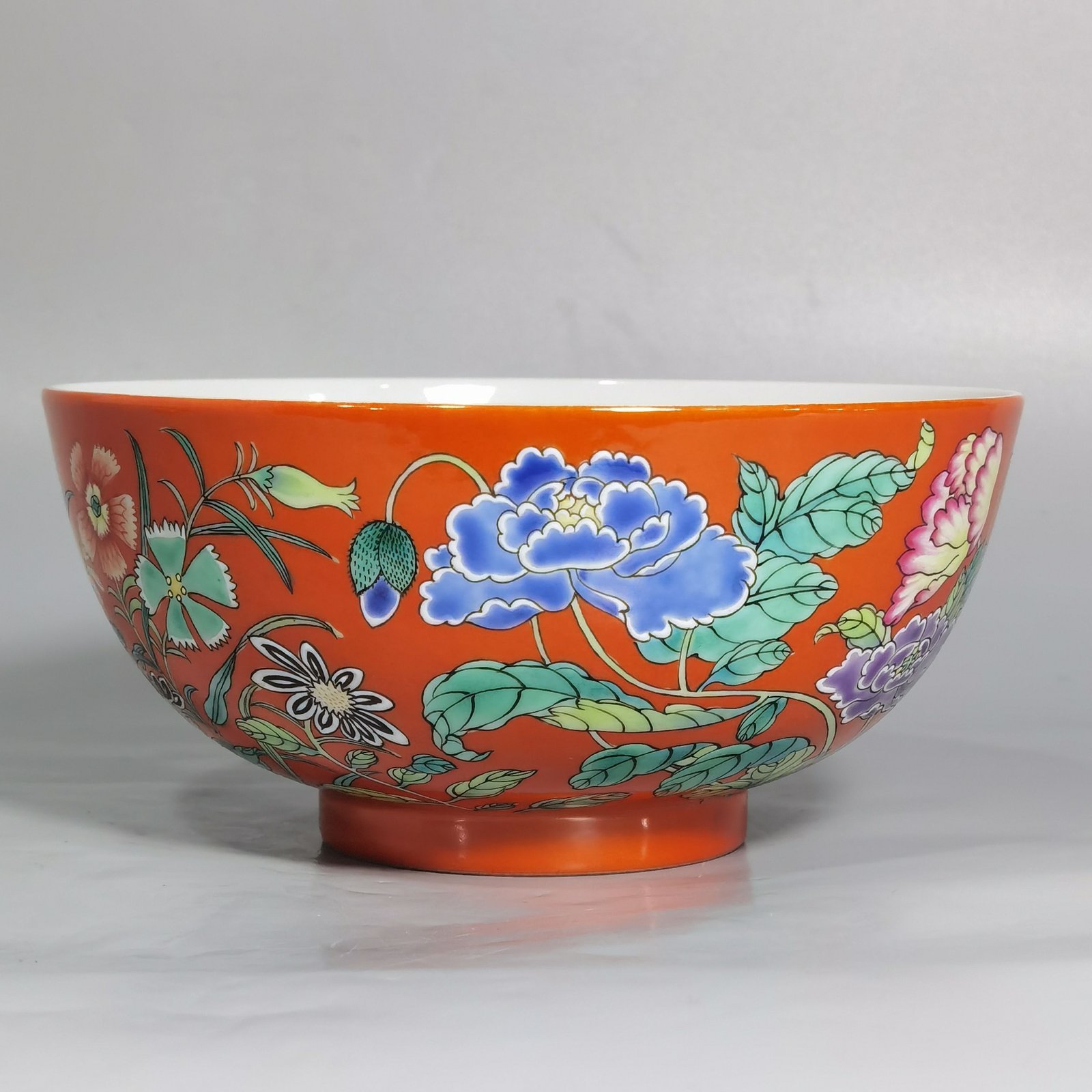 Qing Dynasty Yongzheng imperial flower bowl