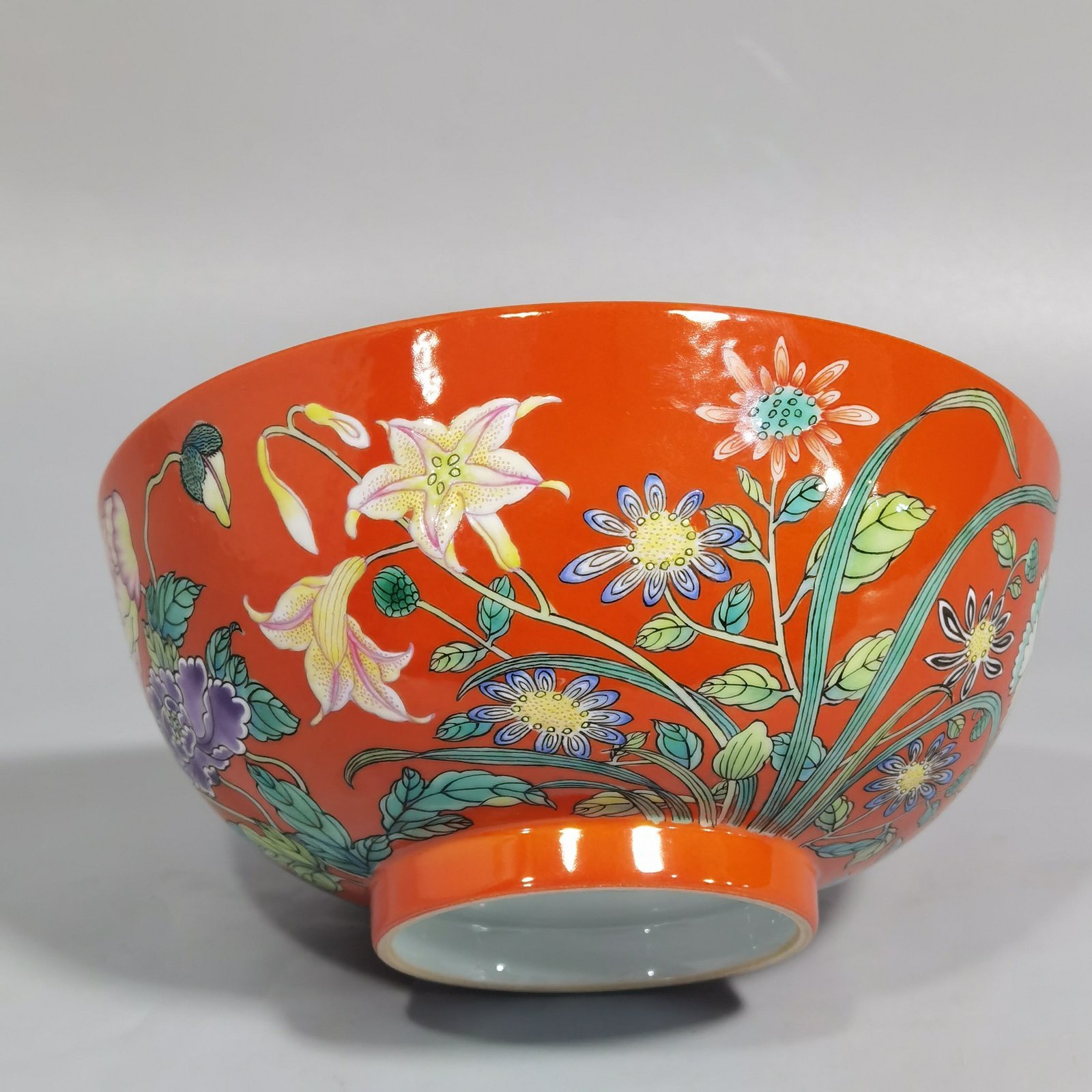 Qing Dynasty Yongzheng imperial flower bowl