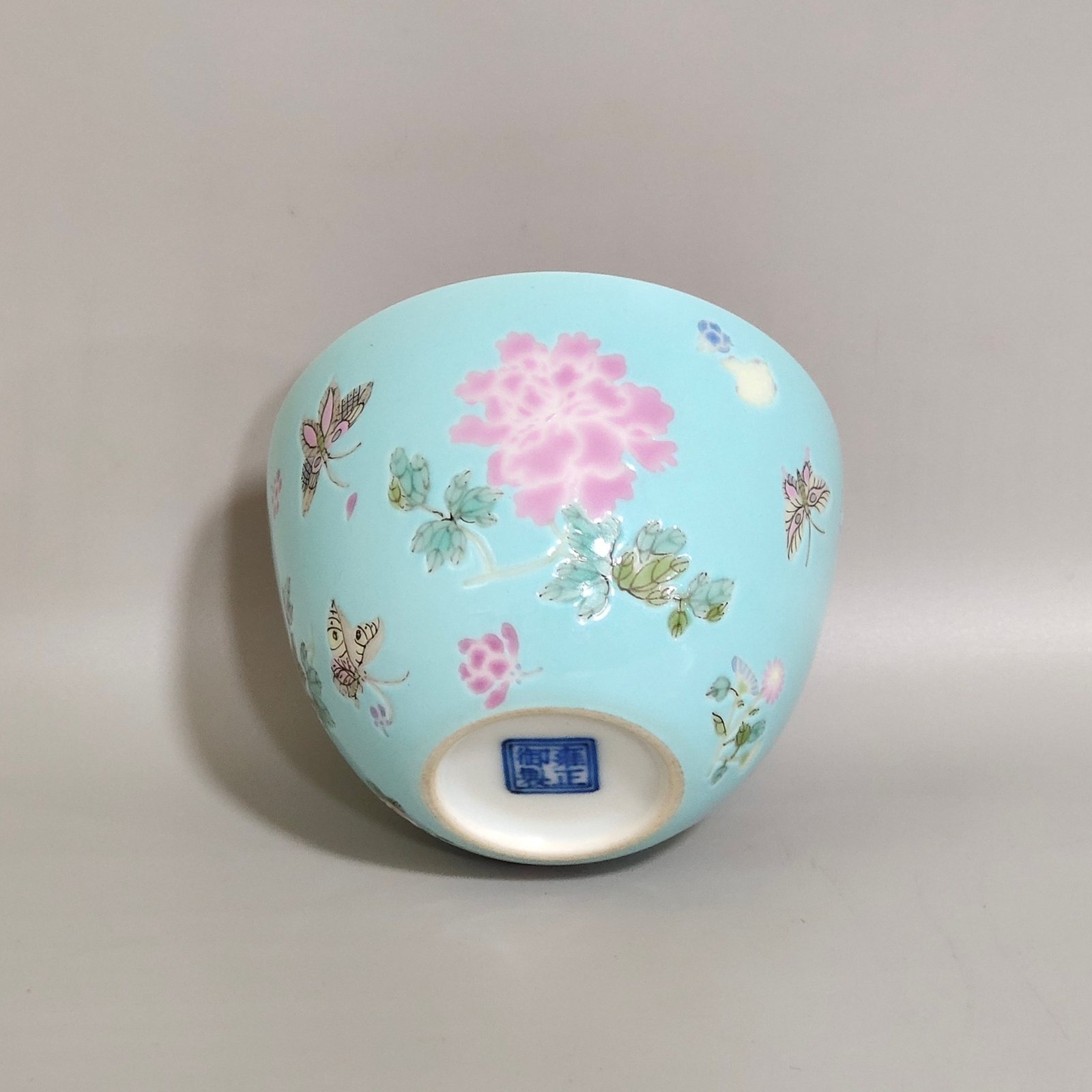 Qing Dynasty Yongzheng turquoise green butterfly flower cup