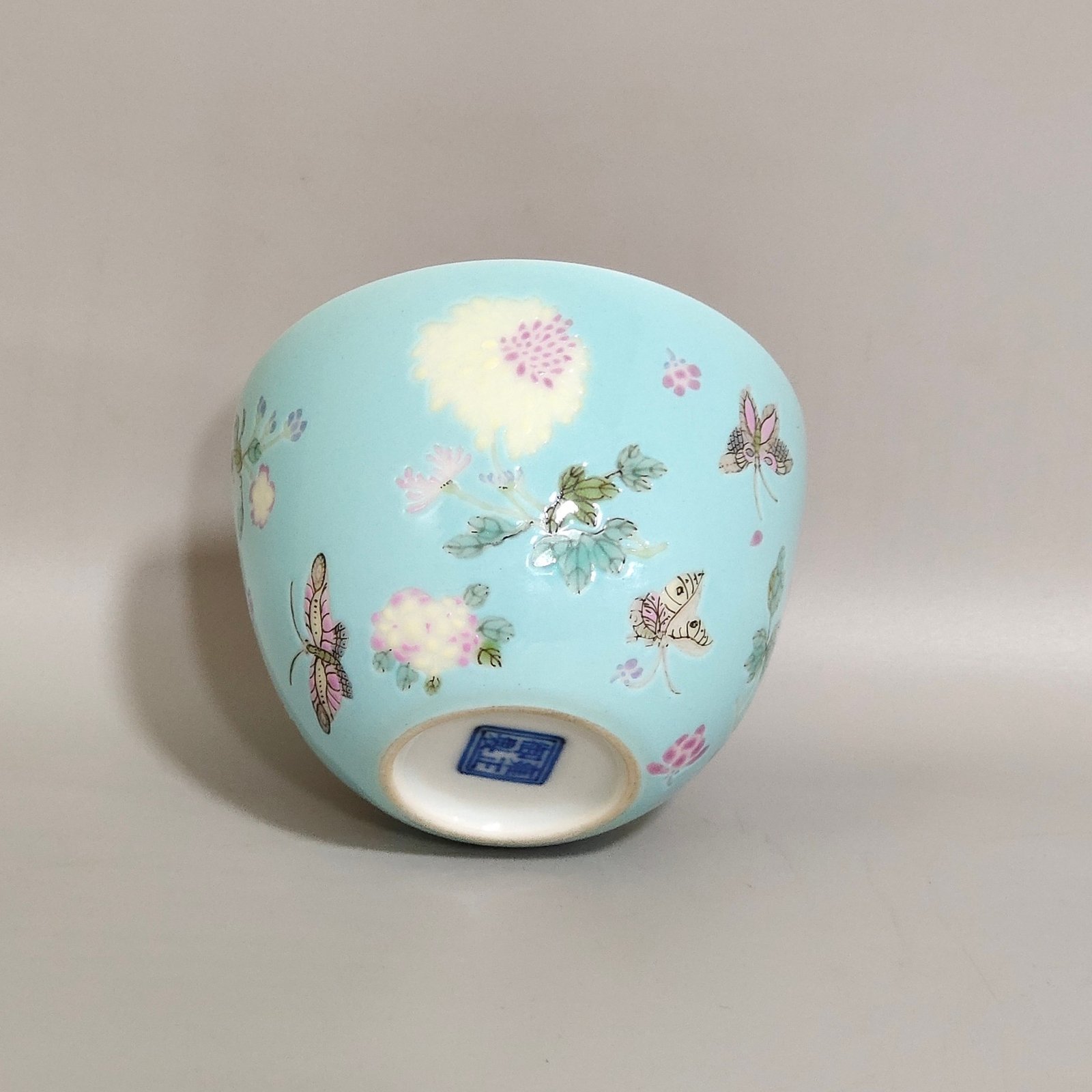 Qing Dynasty Yongzheng turquoise green butterfly flower cup