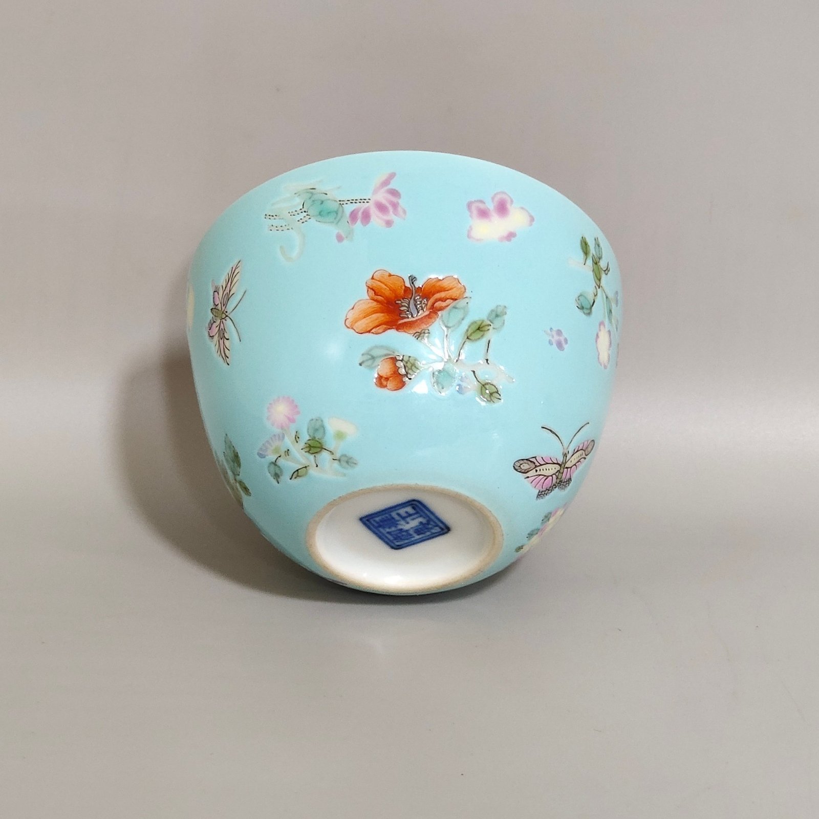 Qing Dynasty Yongzheng turquoise green butterfly flower cup