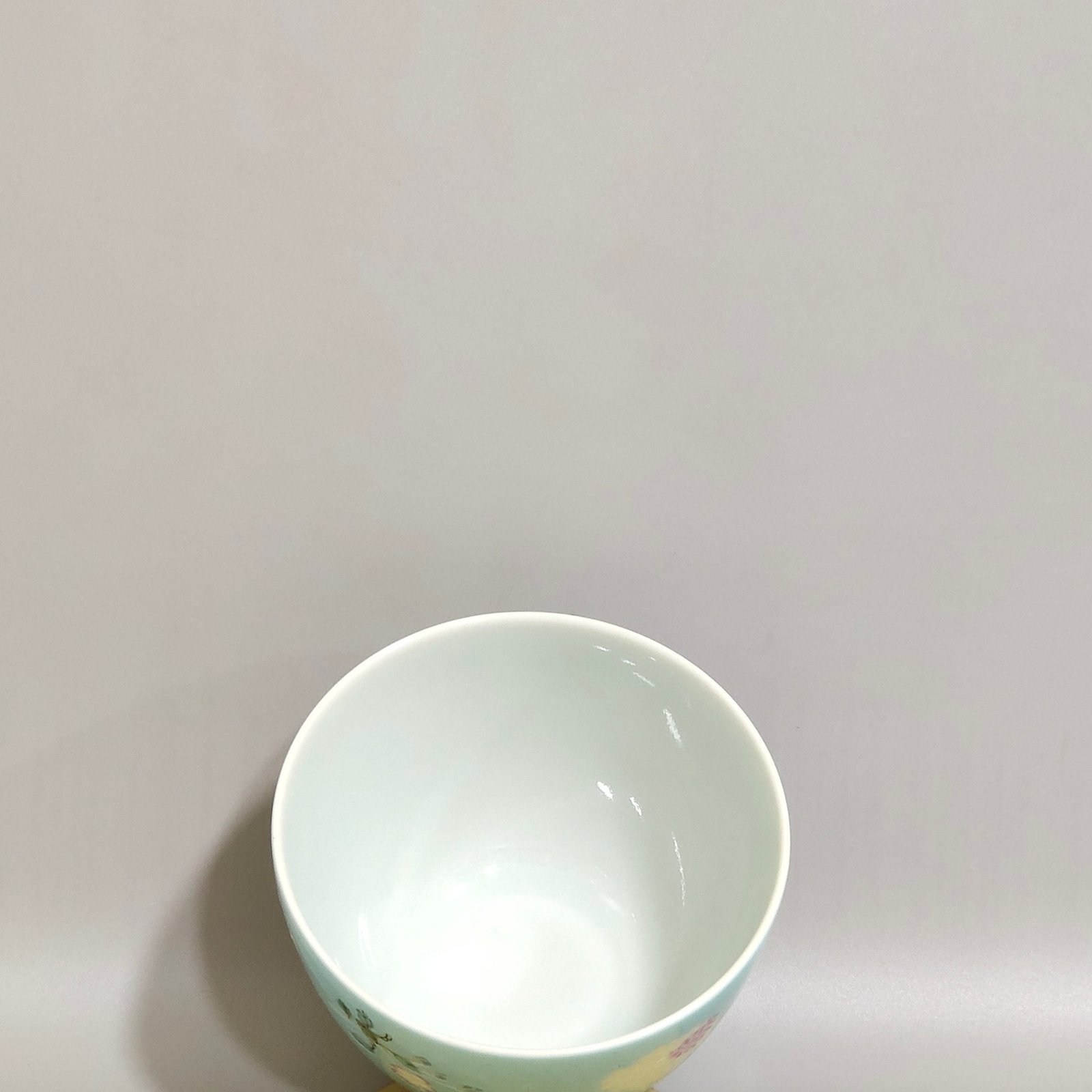Qing Dynasty Yongzheng turquoise green butterfly flower cup