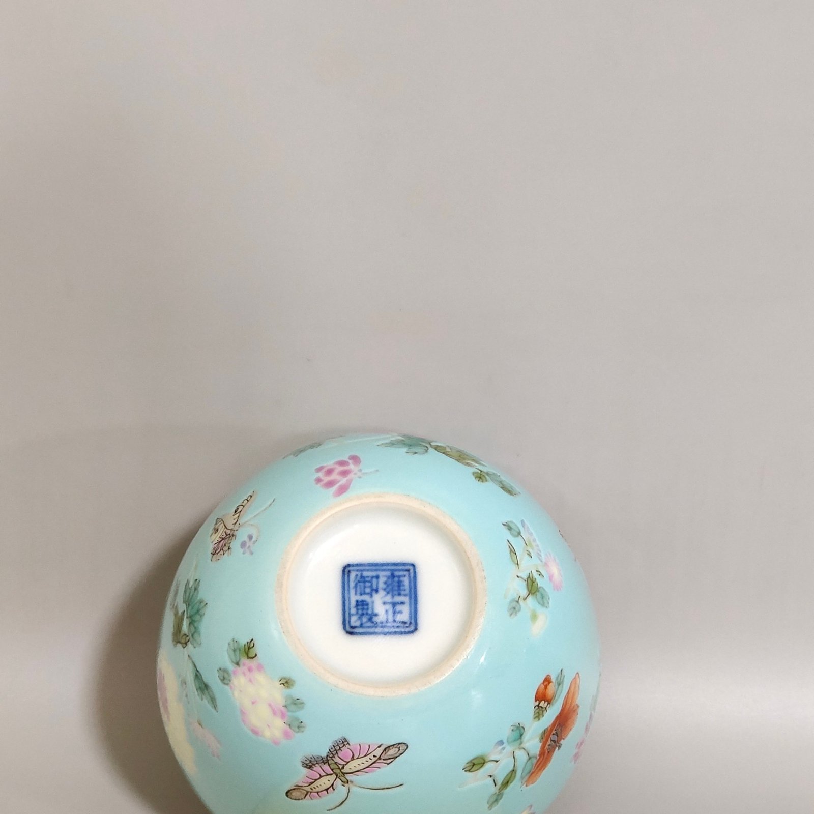 Qing Dynasty Yongzheng turquoise green butterfly flower cup