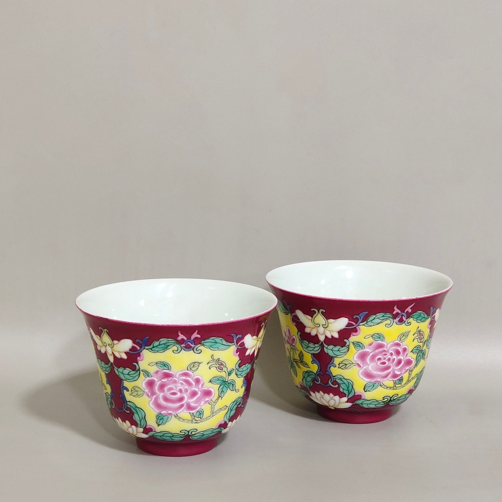 Qing Dynasty Yongzheng rouge-red Yangcai consecrated rose pattern cup