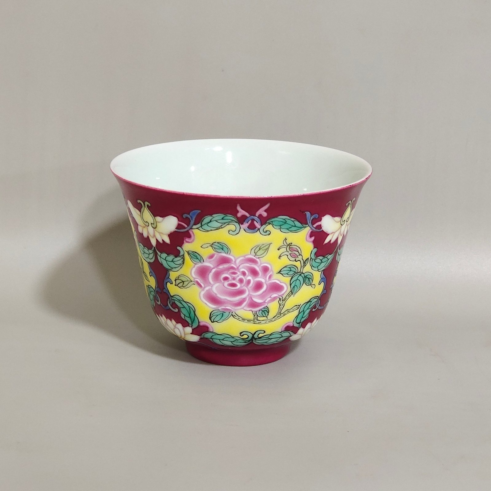 Qing Dynasty Yongzheng rouge-red Yangcai consecrated rose pattern cup