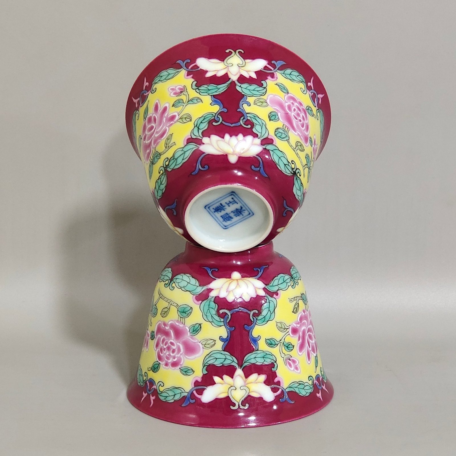 Qing Dynasty Yongzheng rouge-red Yangcai consecrated rose pattern cup