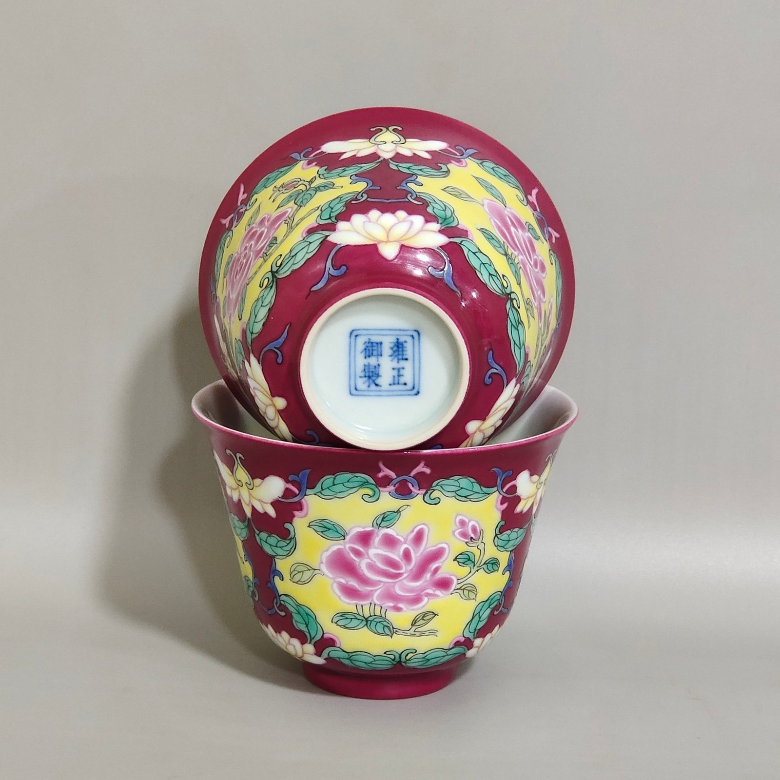 Qing Dynasty Yongzheng rouge-red Yangcai consecrated rose pattern cup