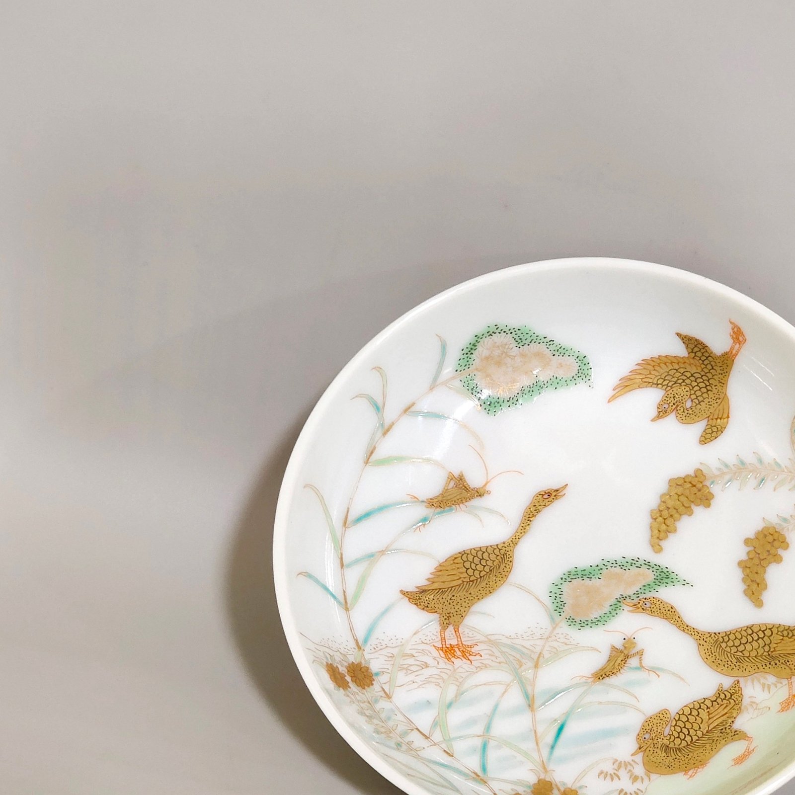 Qing Dynasty Yongzheng Small plate with golden reeds and wild geese