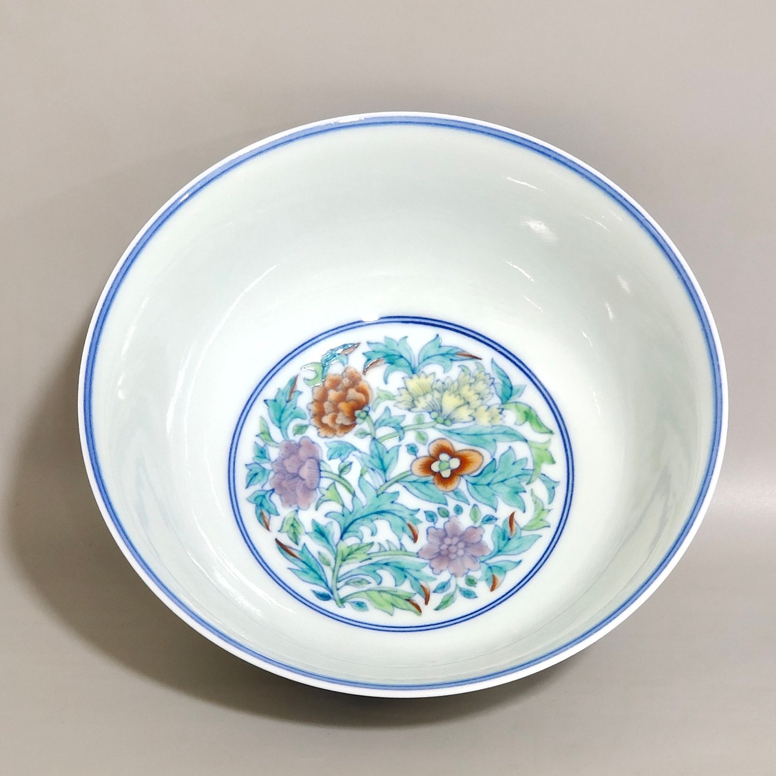 Qing Dynasty Yongzheng Doucai Tuan flower bowl