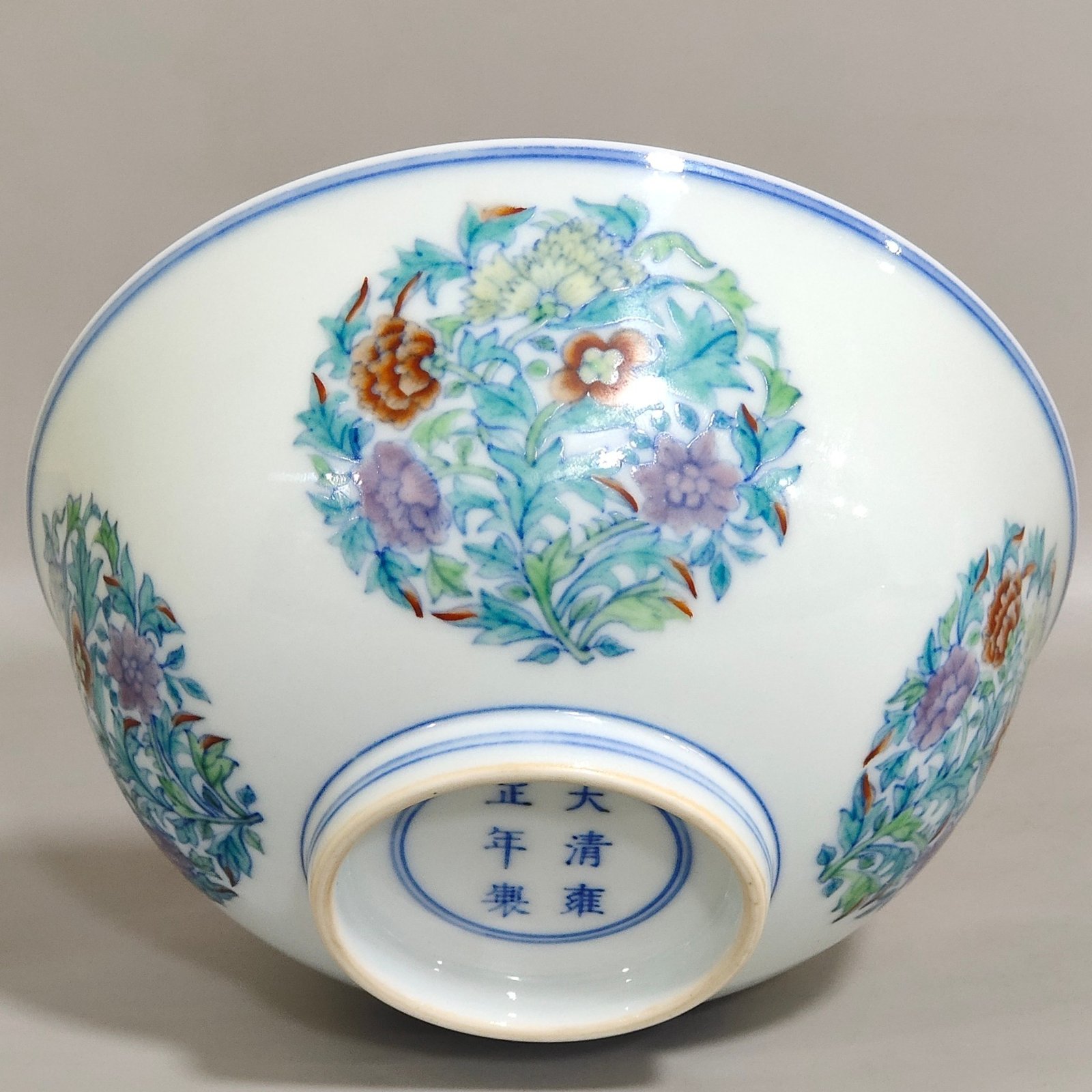 Qing Dynasty Yongzheng Doucai Tuan flower bowl