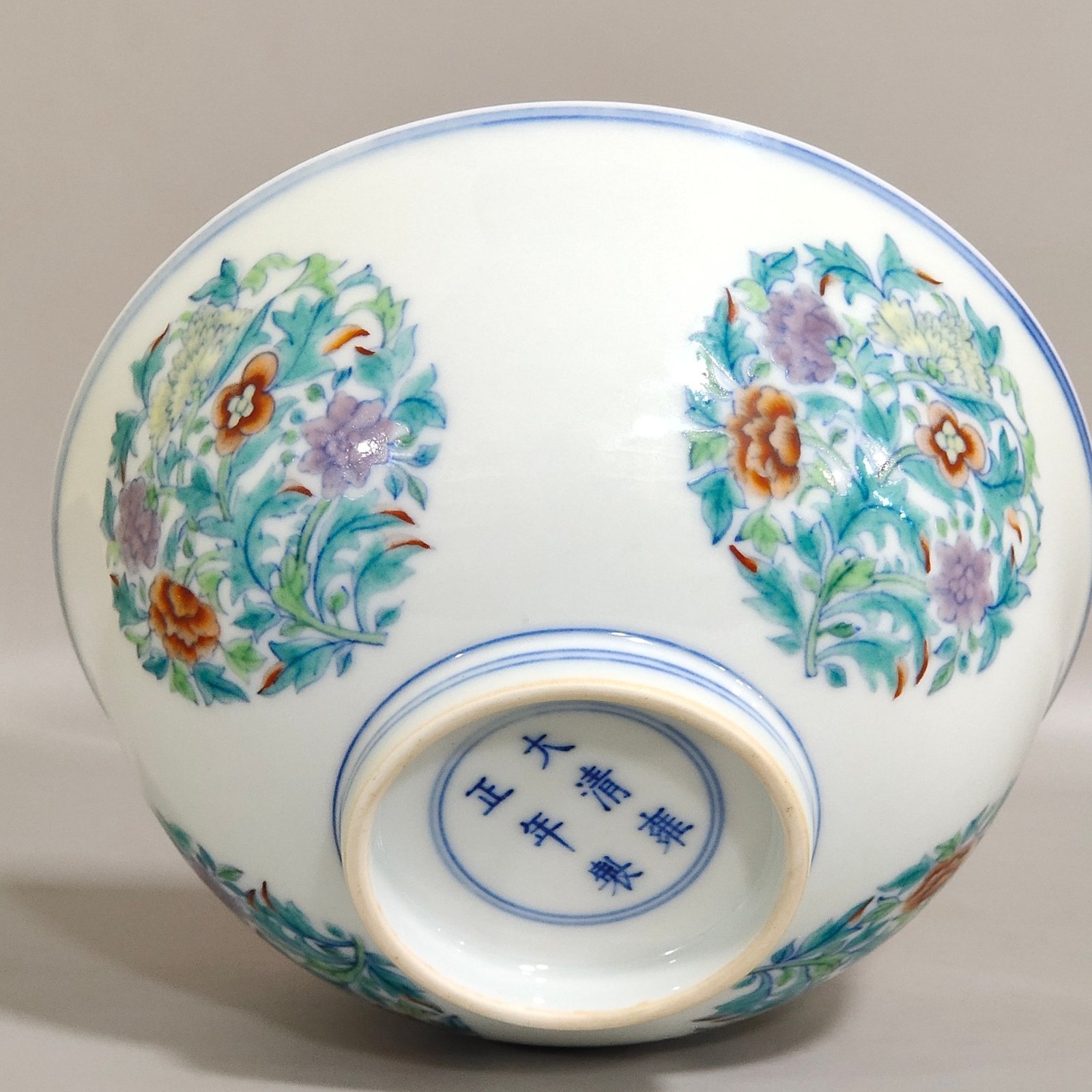 Qing Dynasty Yongzheng Doucai Tuan flower bowl