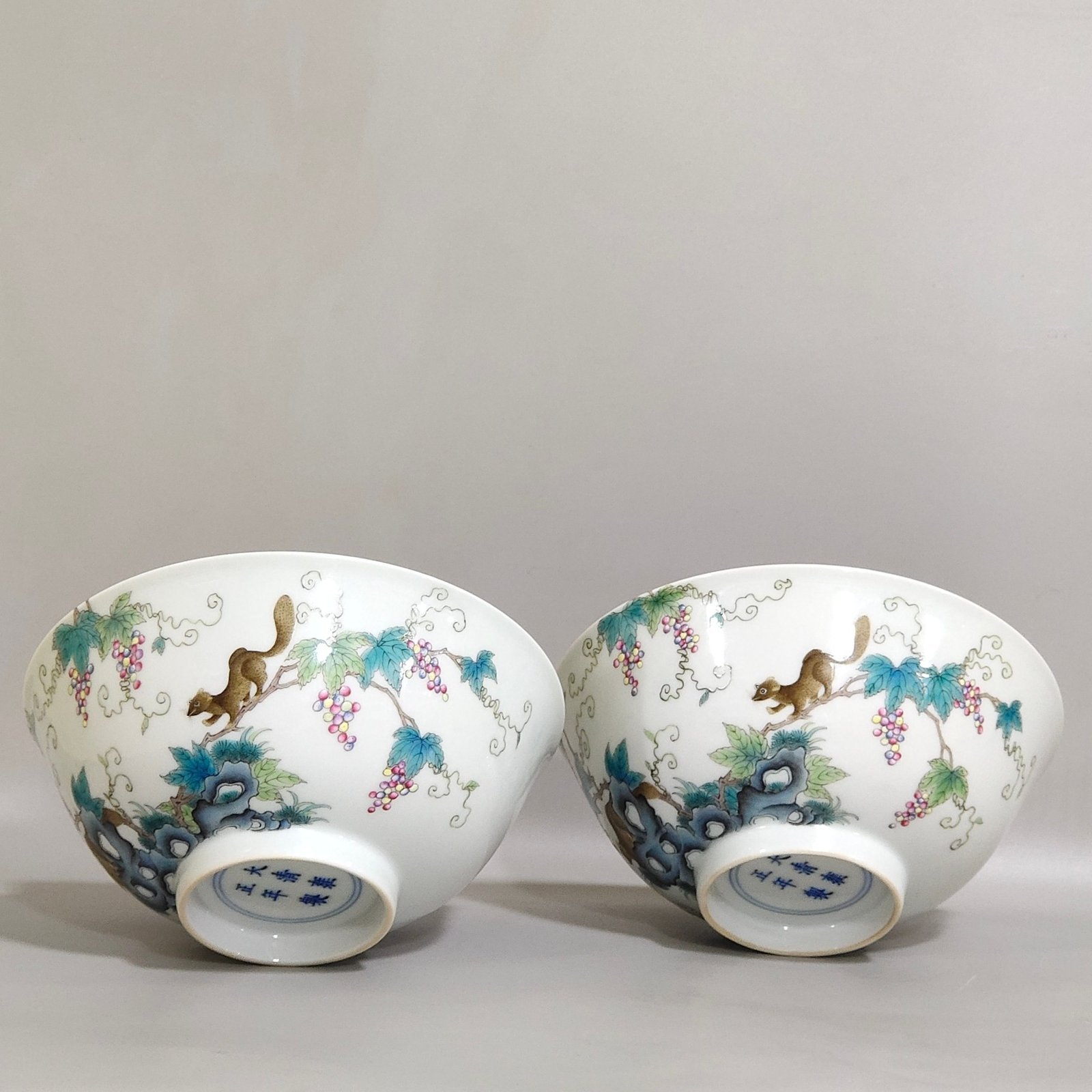 Qing Dynasty Yongzheng squirrel grape bowl