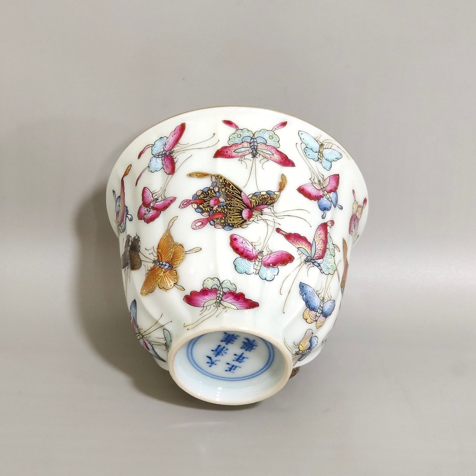 Qing Dynasty Yongzheng melon prismatic butterfly cup