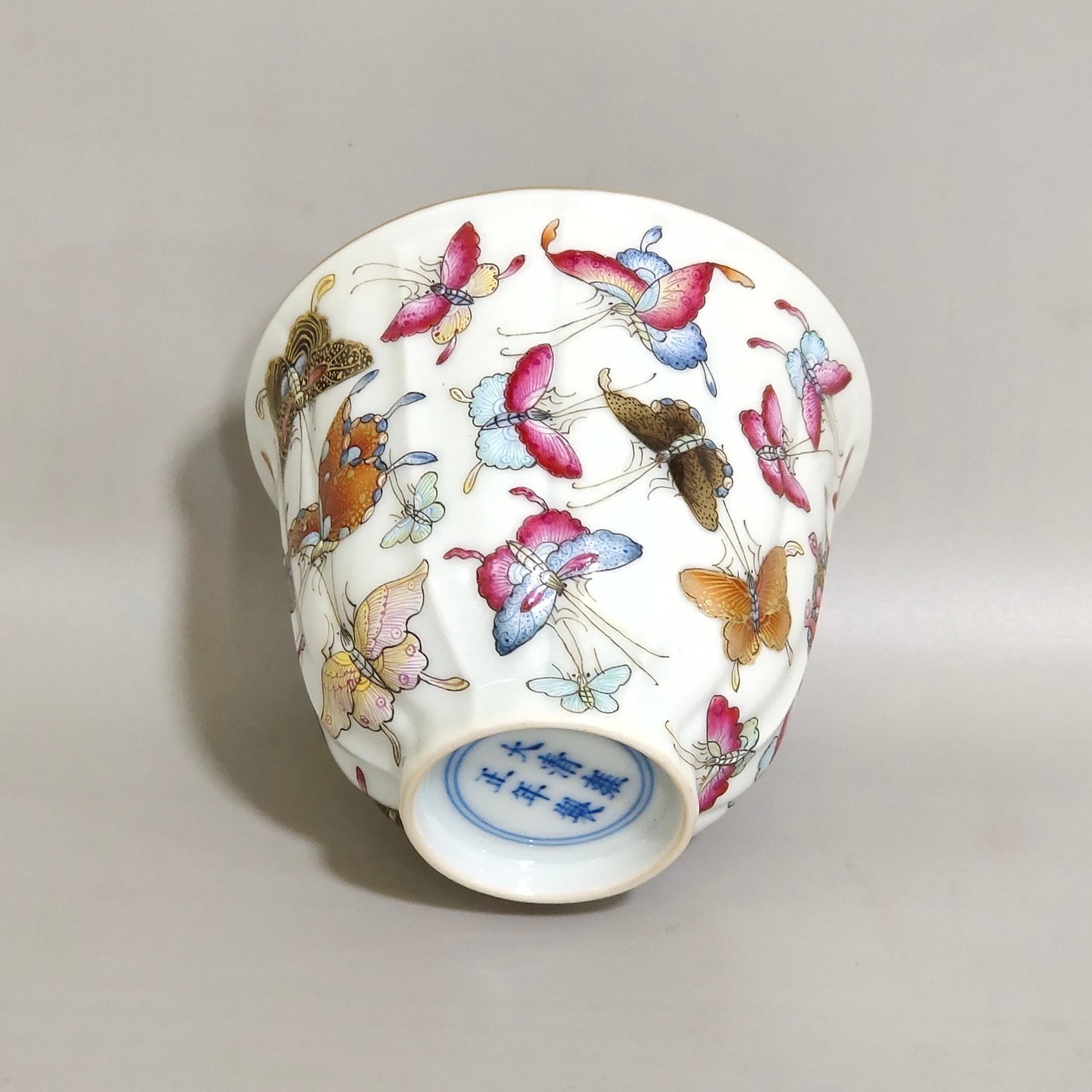 Qing Dynasty Yongzheng melon prismatic butterfly cup