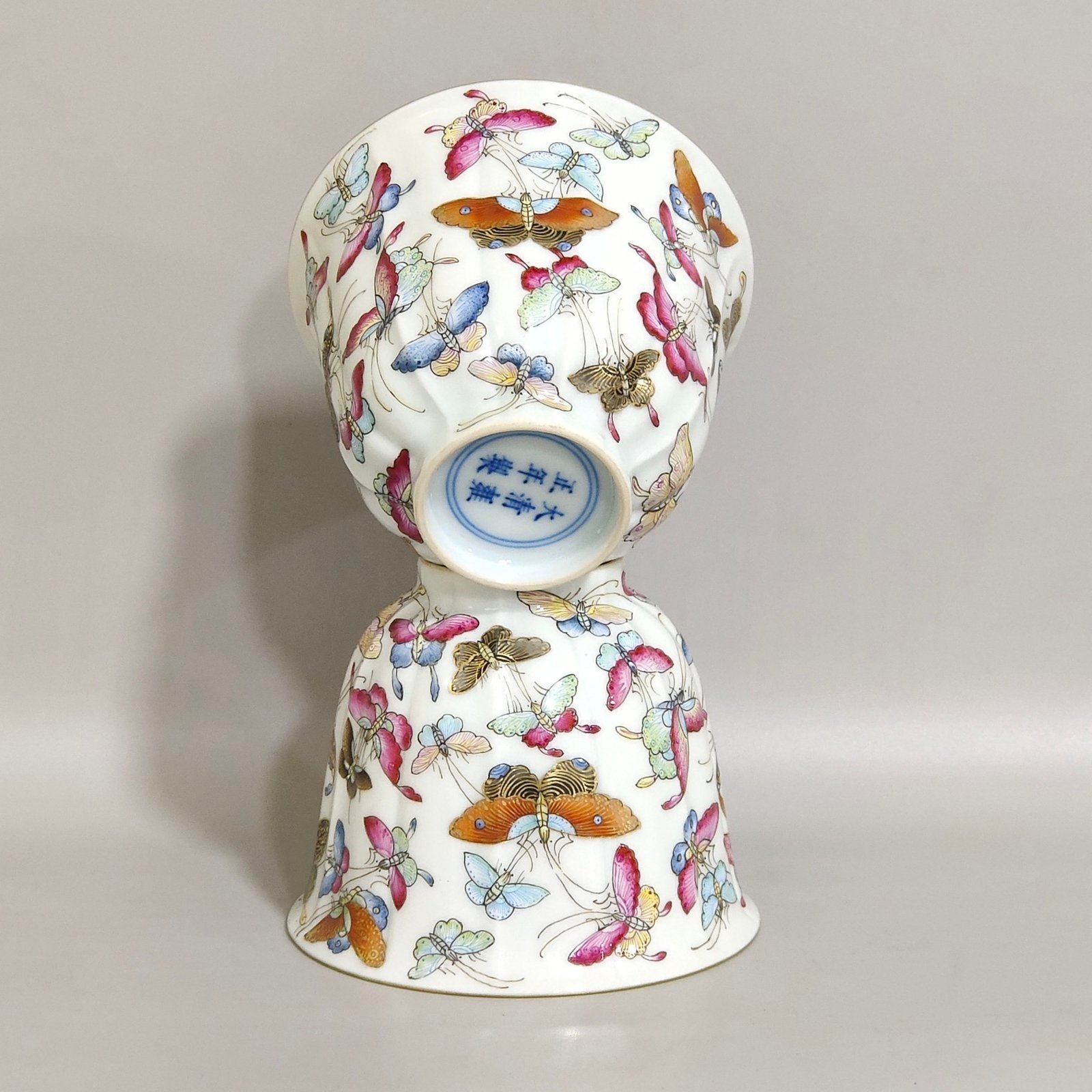 Qing Dynasty Yongzheng melon prismatic butterfly cup