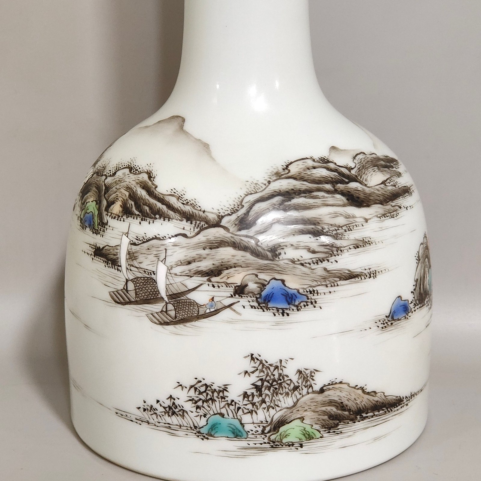 Qing Dynasty Yongzheng Double land statues with pastel landscapes and figures